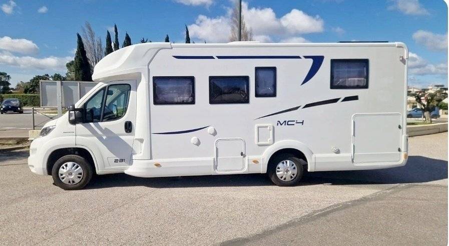 Vista del vehículo ángulo delantero Fiat 140 cv - Yescapa