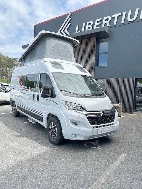 Vue avant de 3/4 Citroën Jumper 2,2l - Yescapa