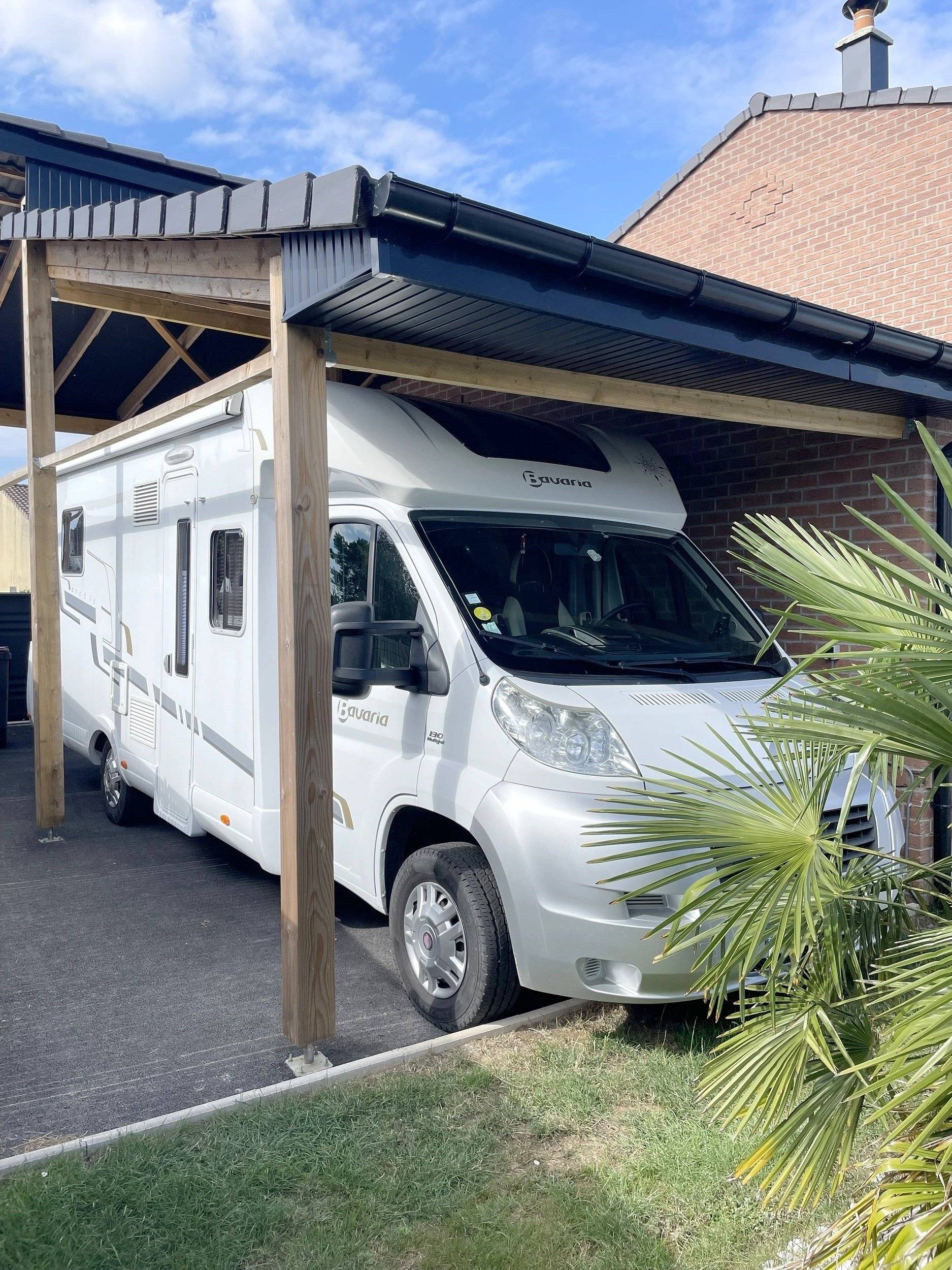 Vue avant de 3/4 Fiat Fiat Ducato Multijet 2.3 130CV - Yescapa