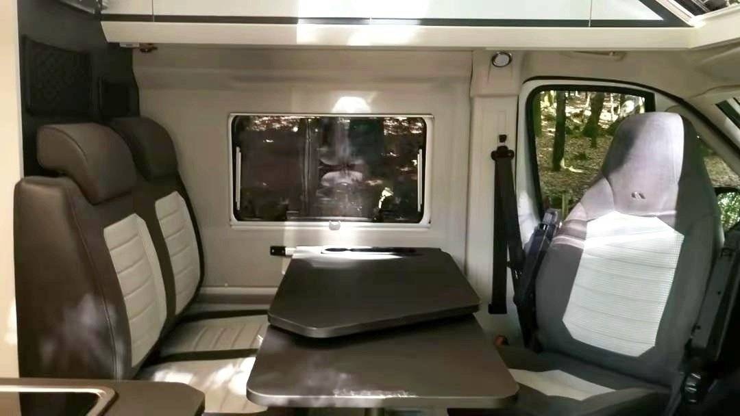 Dining Area Fiat 35 light 2,4 l 140 ch. - Yescapa