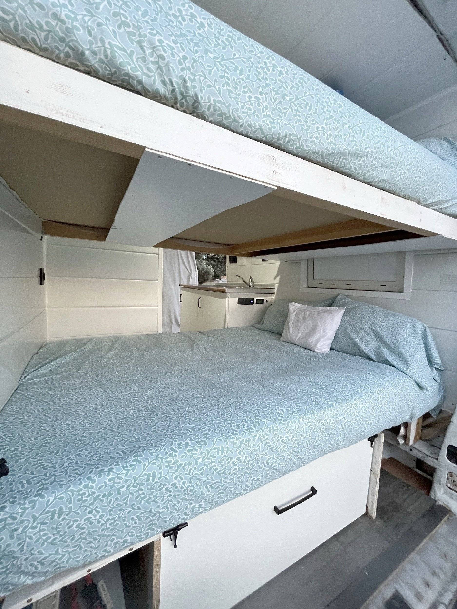 Couchages Renault Master 2,5 l dCi 120 ch. - Yescapa