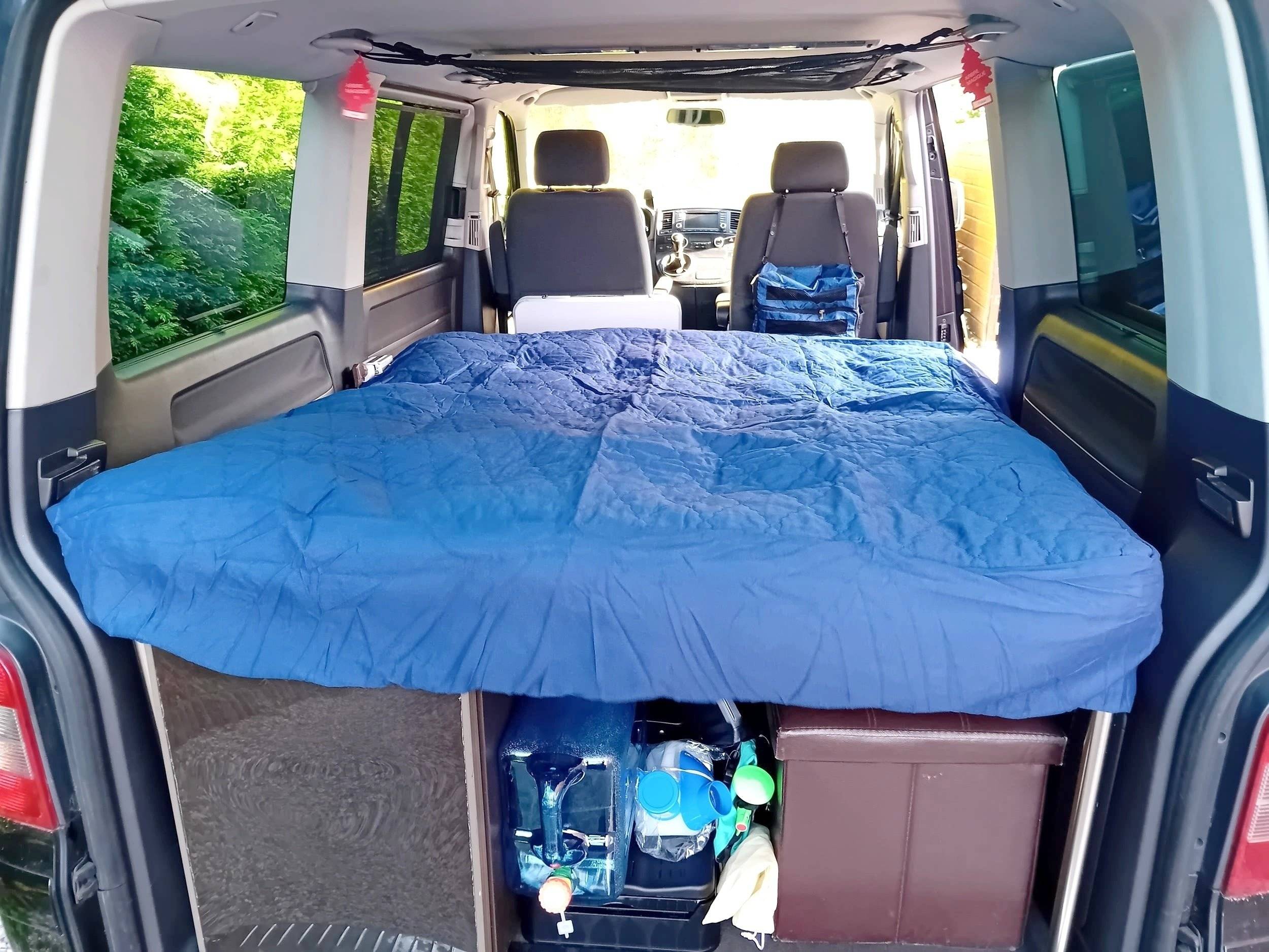 Dormidas Volkswagen T5 2,5 l 130 ch - Yescapa
