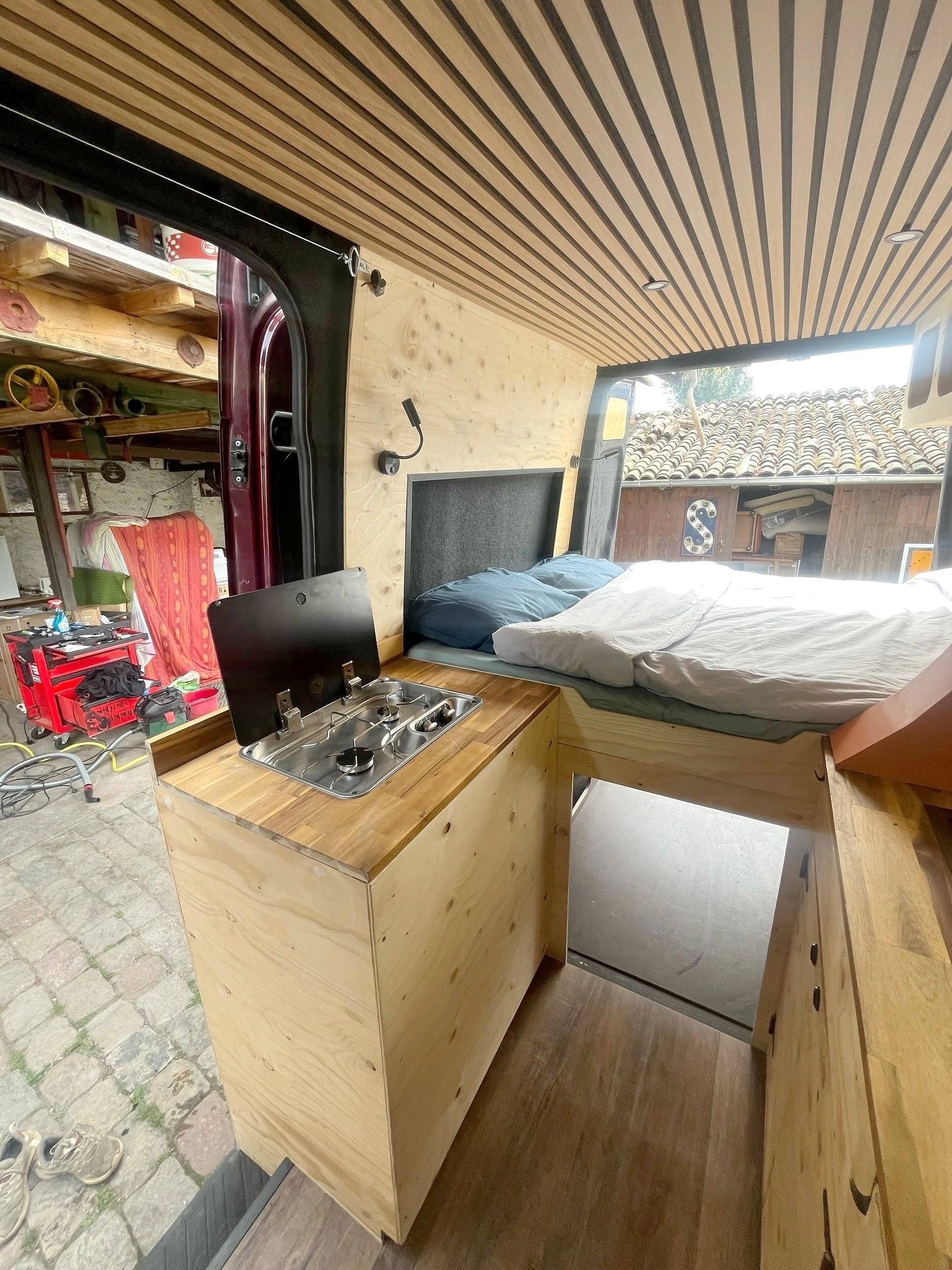 Couchages Mercedes Sprinter 2,14 l 163 ch - Yescapa