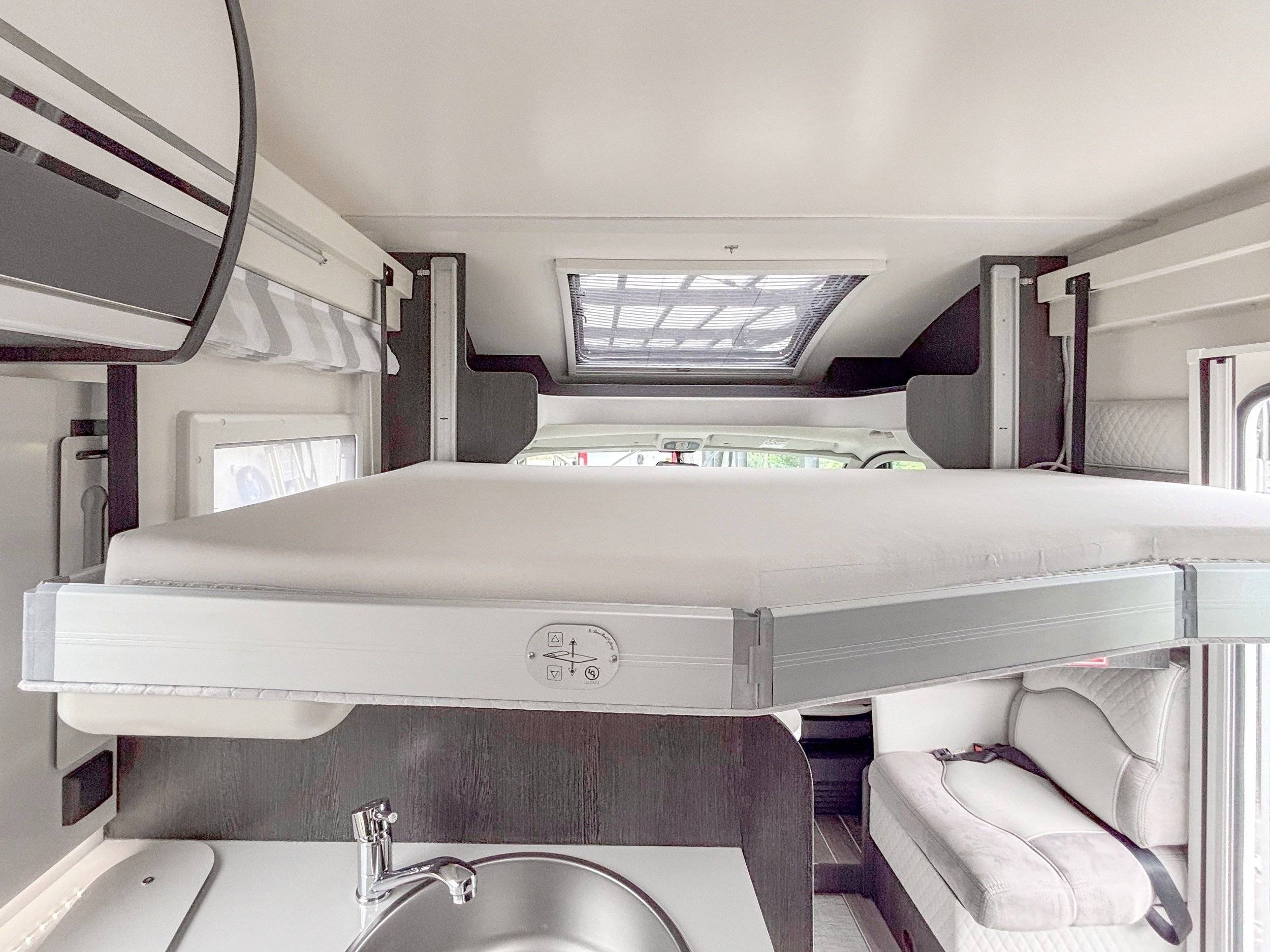 Berth Fiat Fiat Ducato 2.2 Euro 6 140cv - Yescapa
