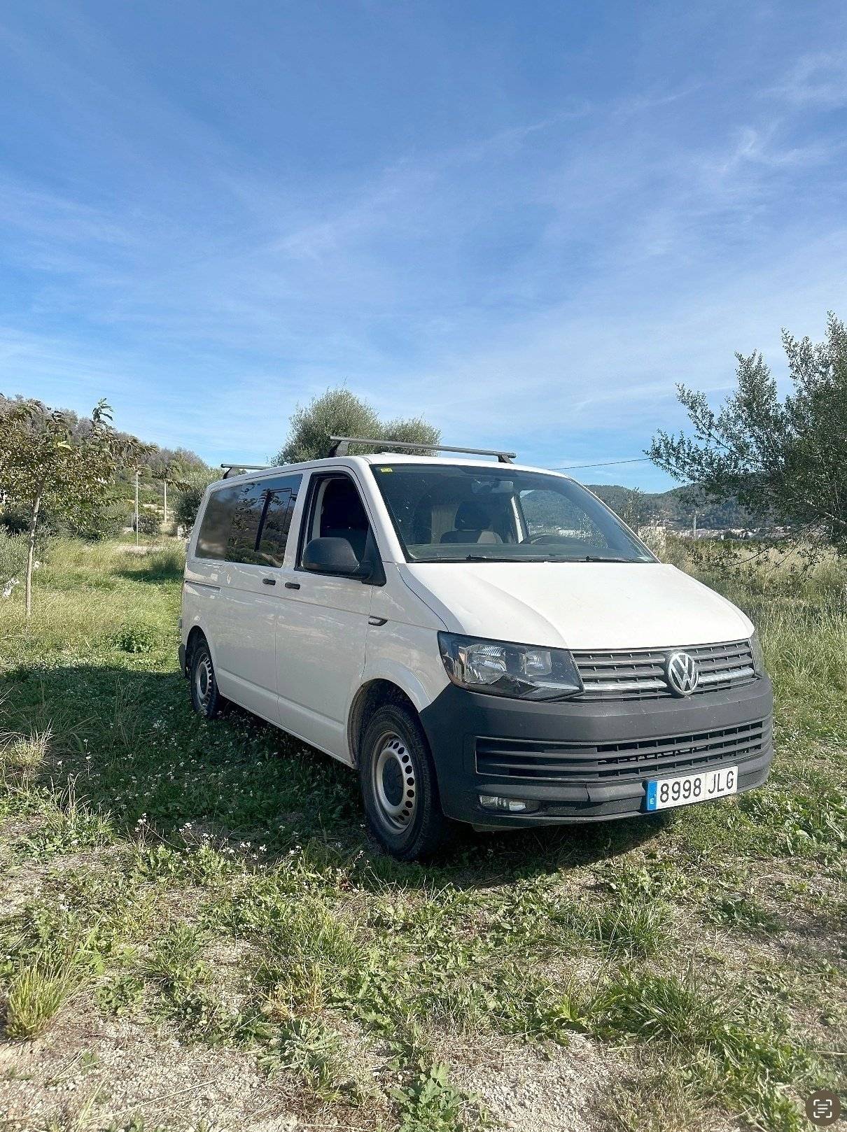 schräge Vorderansicht Volkswagen Volkswagen Transporter T6 - Yescapa