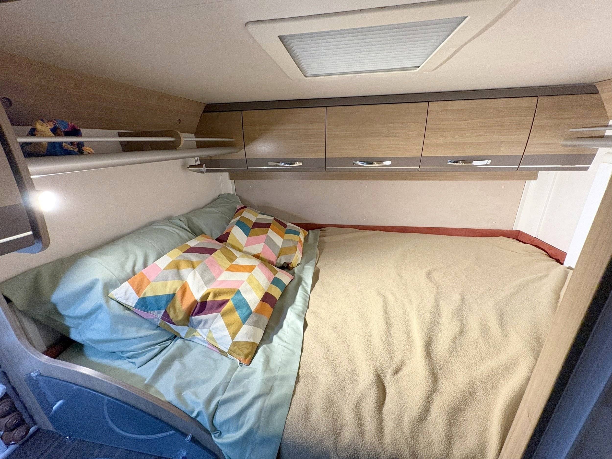 Berth Ford Transit 2,2 l 140 ch - Yescapa