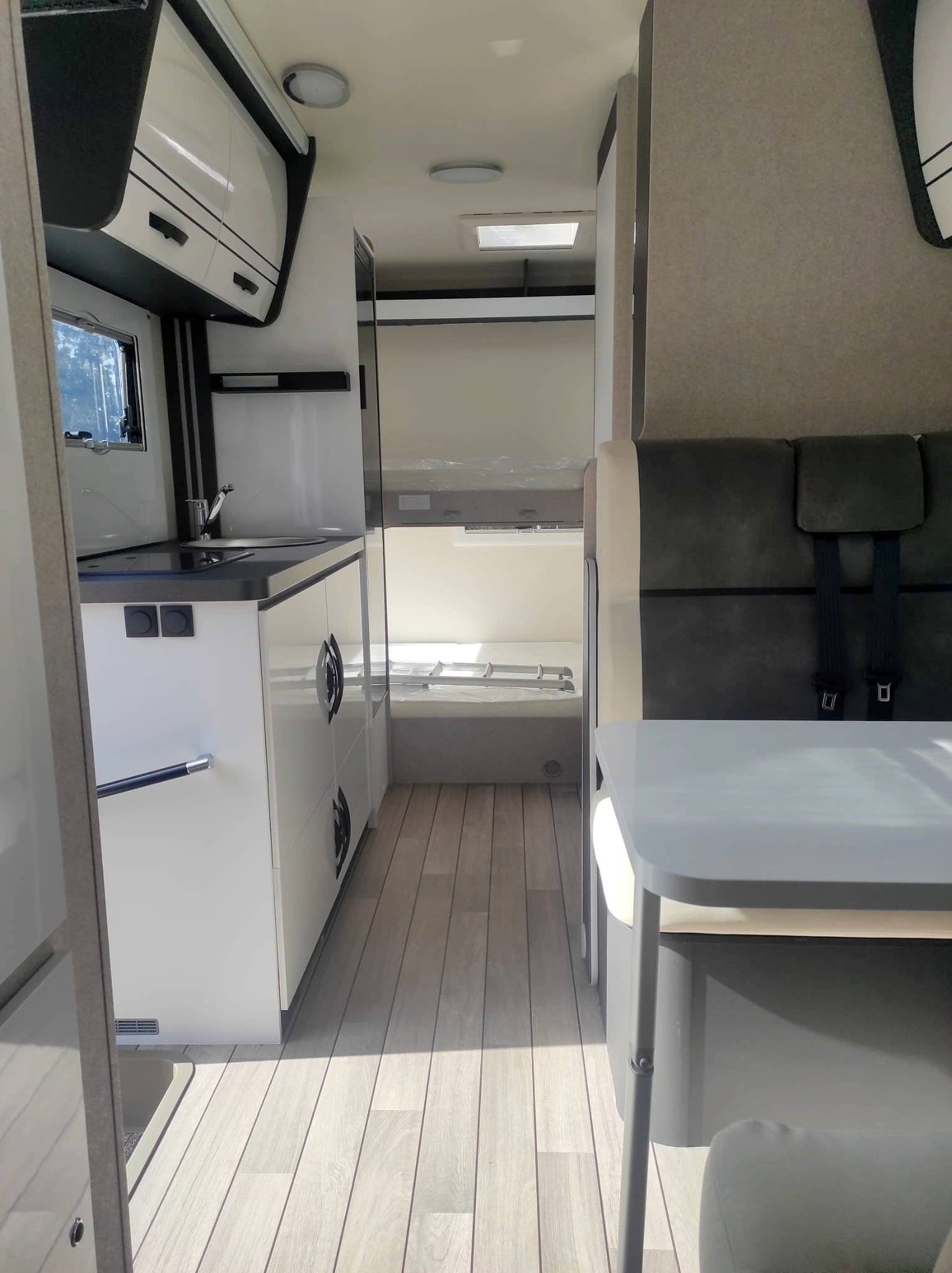 Dinette Citroën 2.2L 140CV - Yescapa
