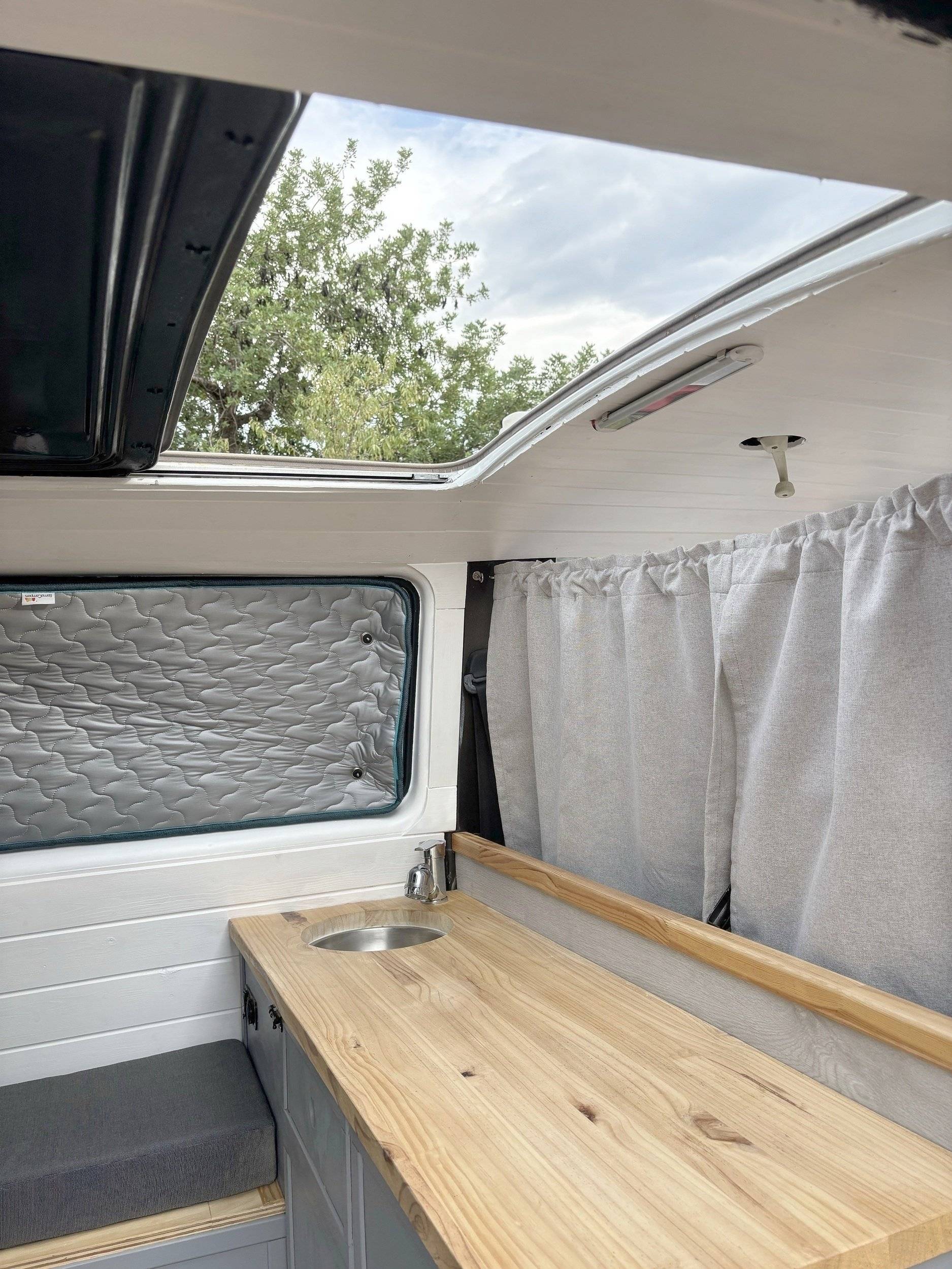 Comedor Volkswagen caravelle T3 - Yescapa