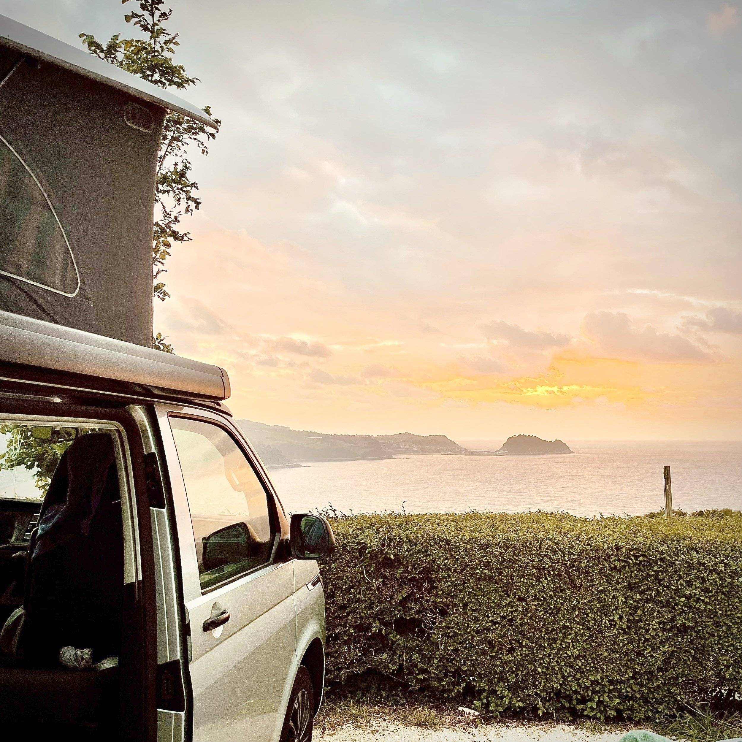 Vista de 3/4 Volkswagen california beach - Yescapa