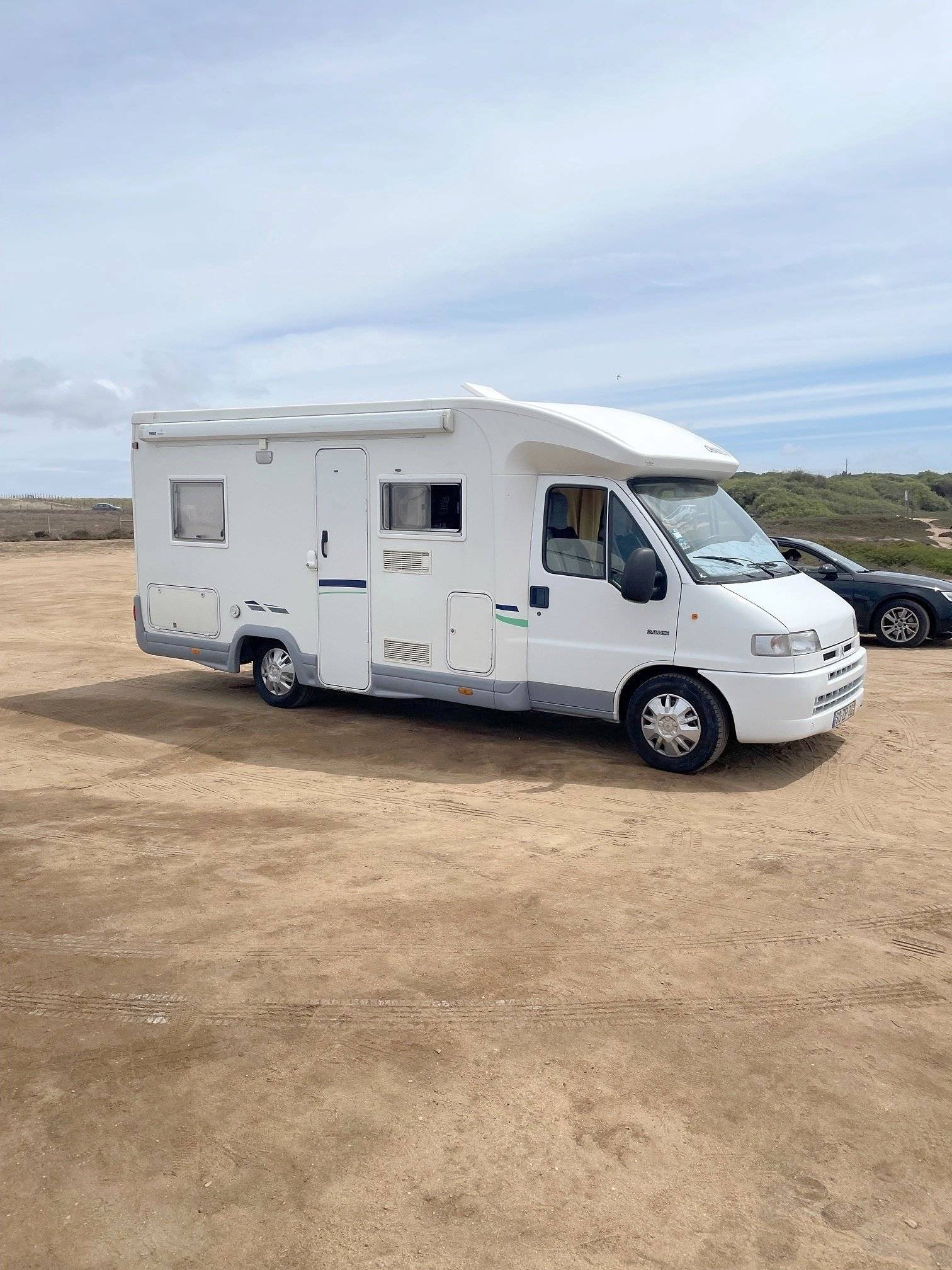 Front view from 3/4 Citroën Citroen Jumper - Yescapa