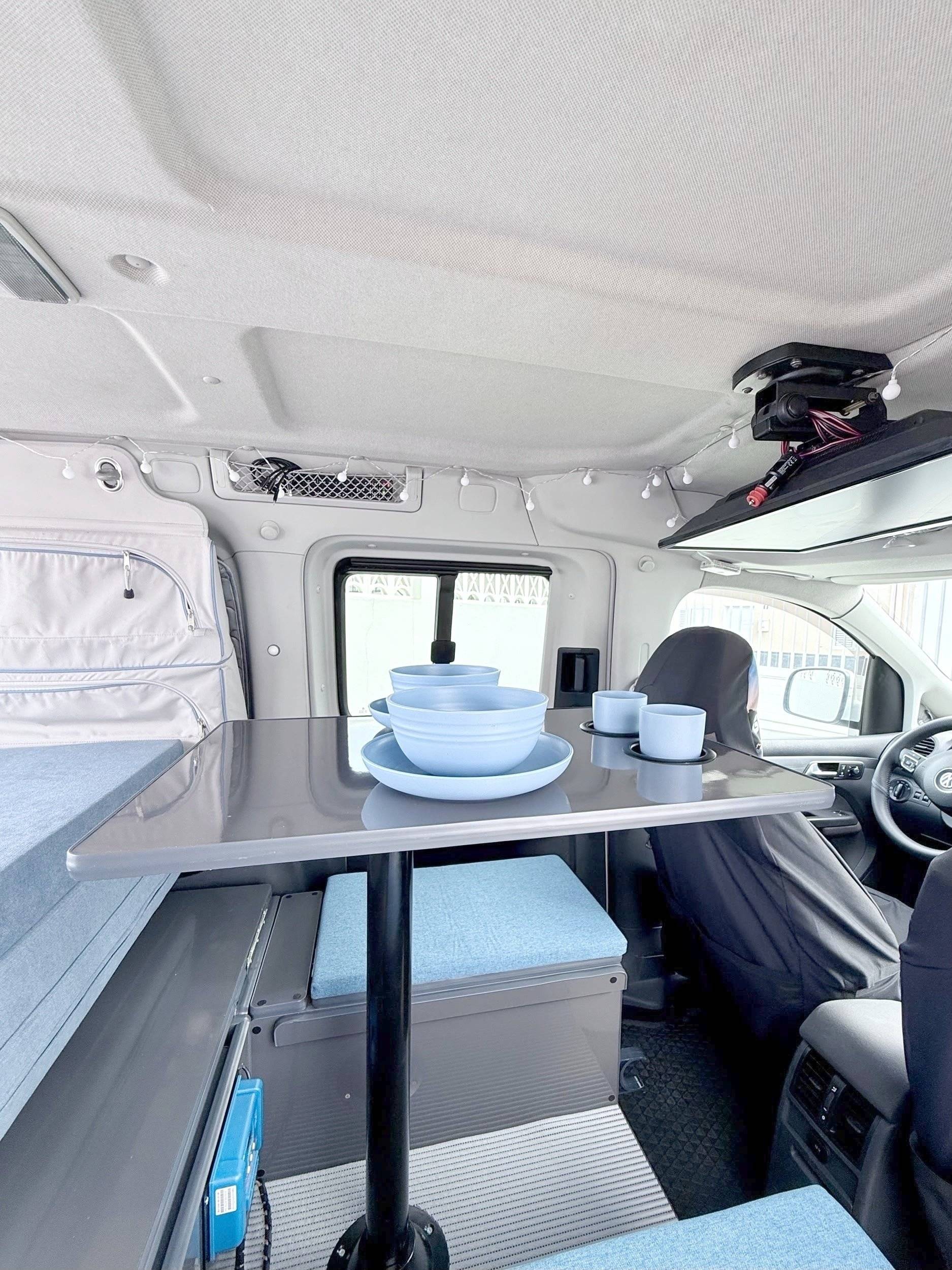 Área de jantar Volkswagen Caddy 2,0 l 102 ch - Yescapa
