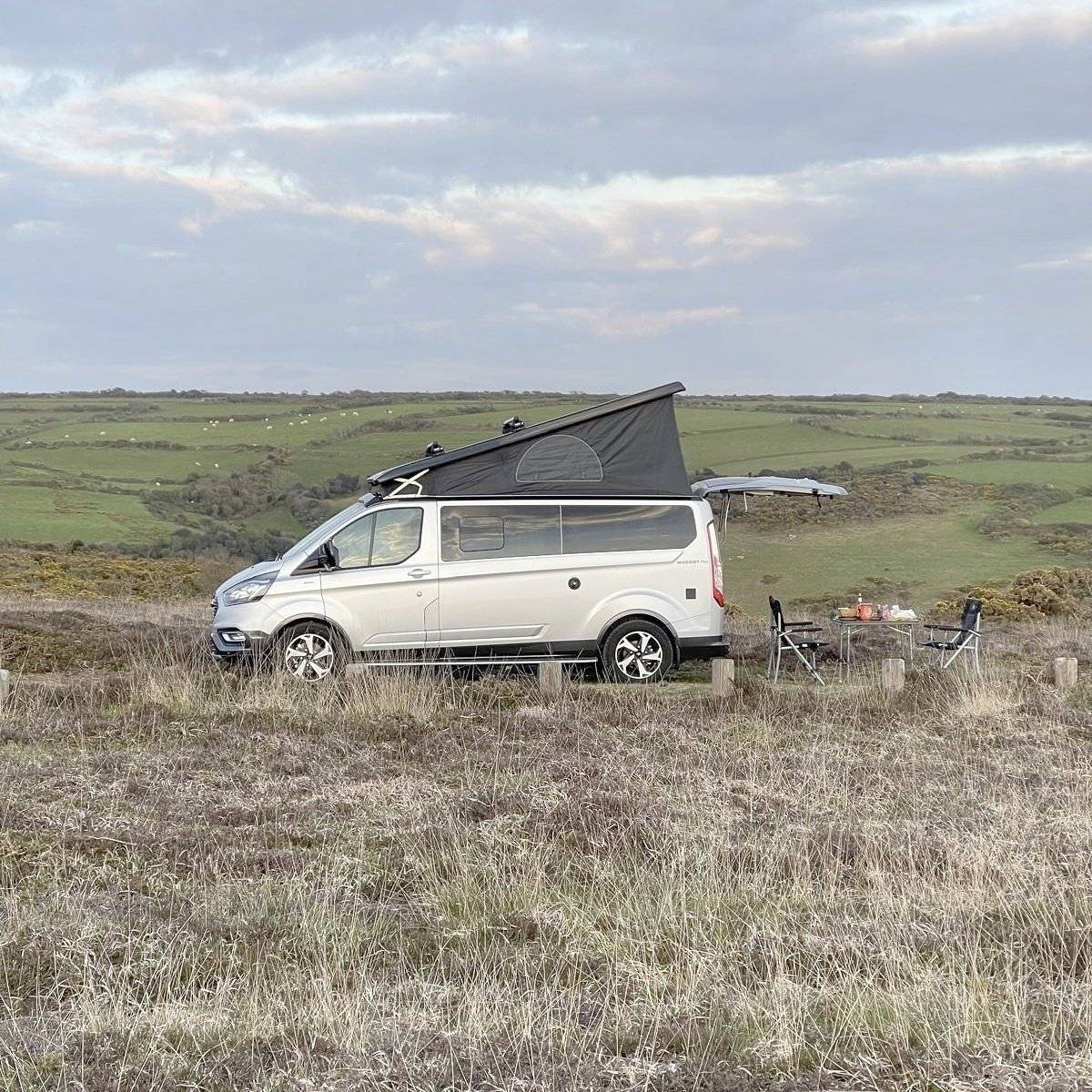Front view from 3/4 Ford Ford Transit Custom Nugget - Yescapa