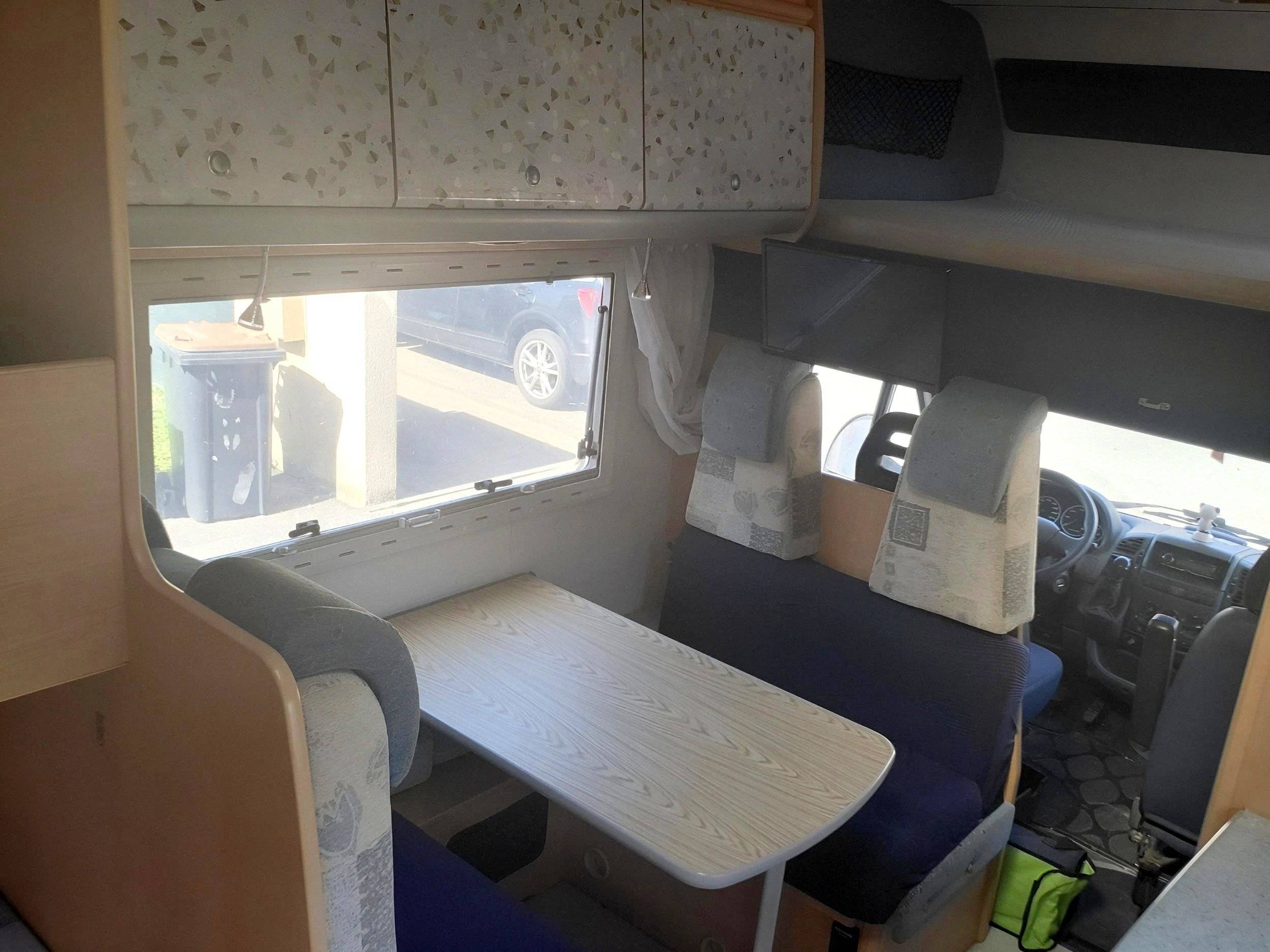 Menjador Fiat Ducato 2.8JTD - Yescapa