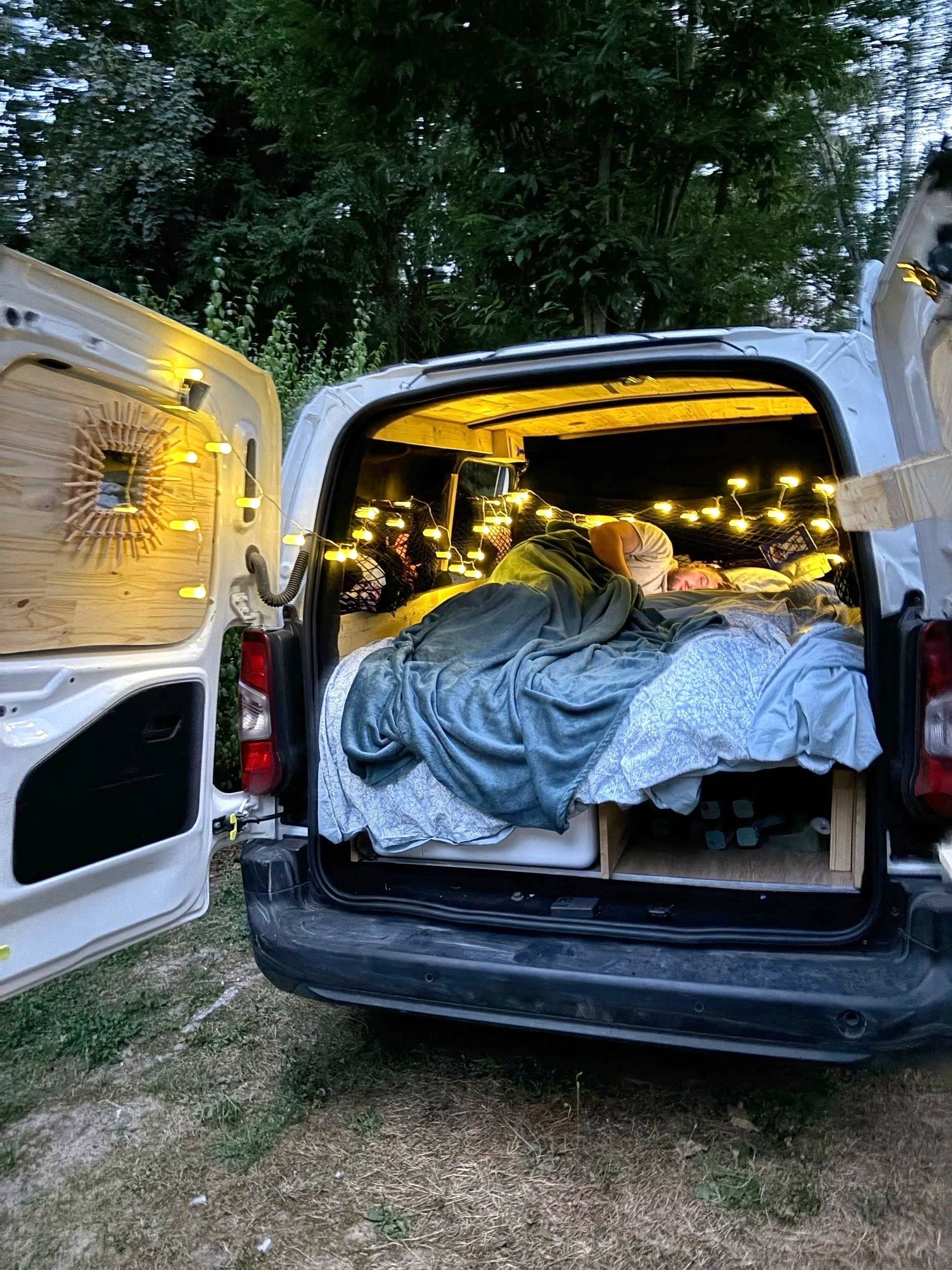 Berth Citroën Berlingo - Yescapa