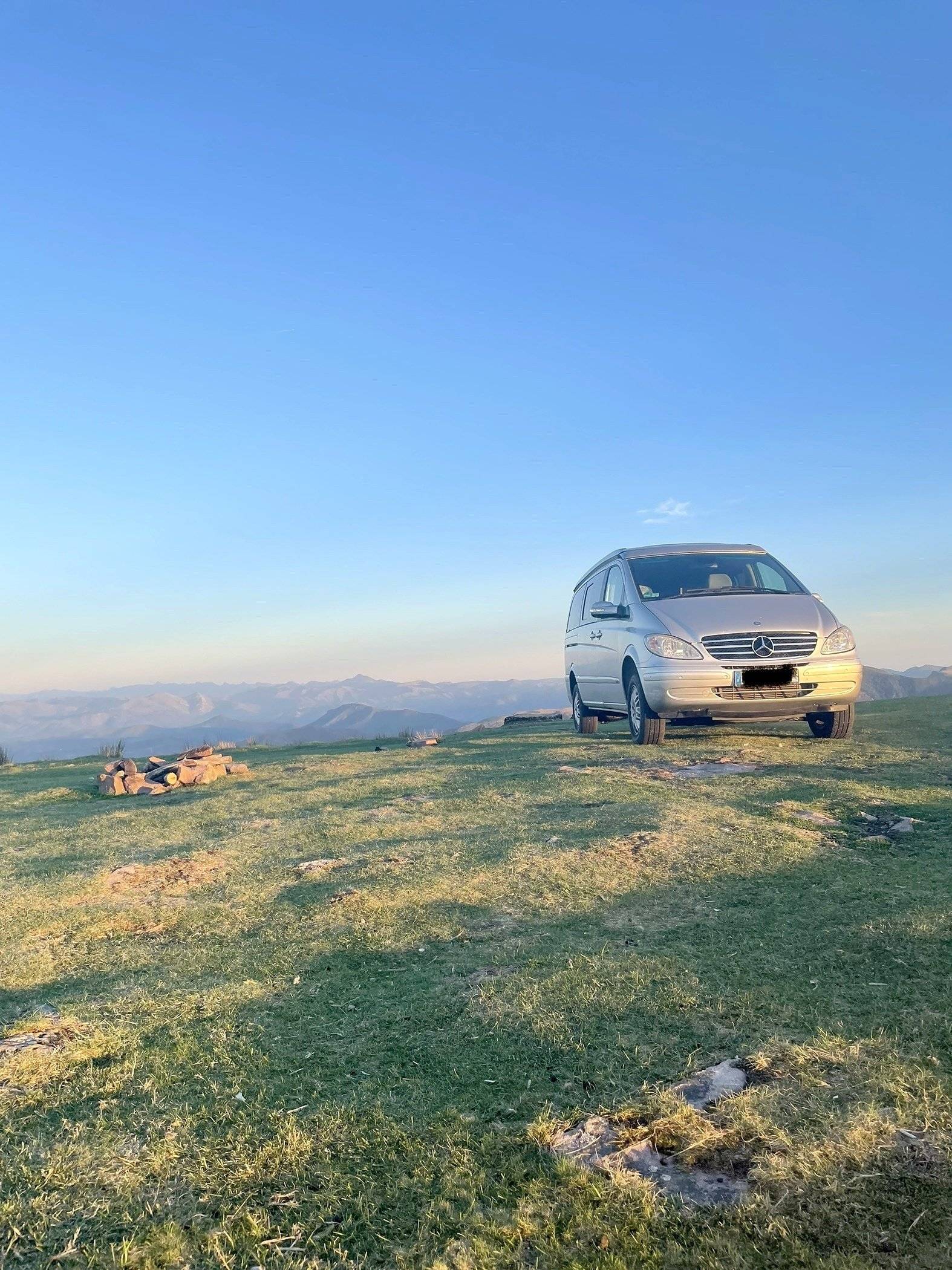 Front view from 3/4 Mercedes Mercedes Viano Marco Polo 4 Matic - Yescapa