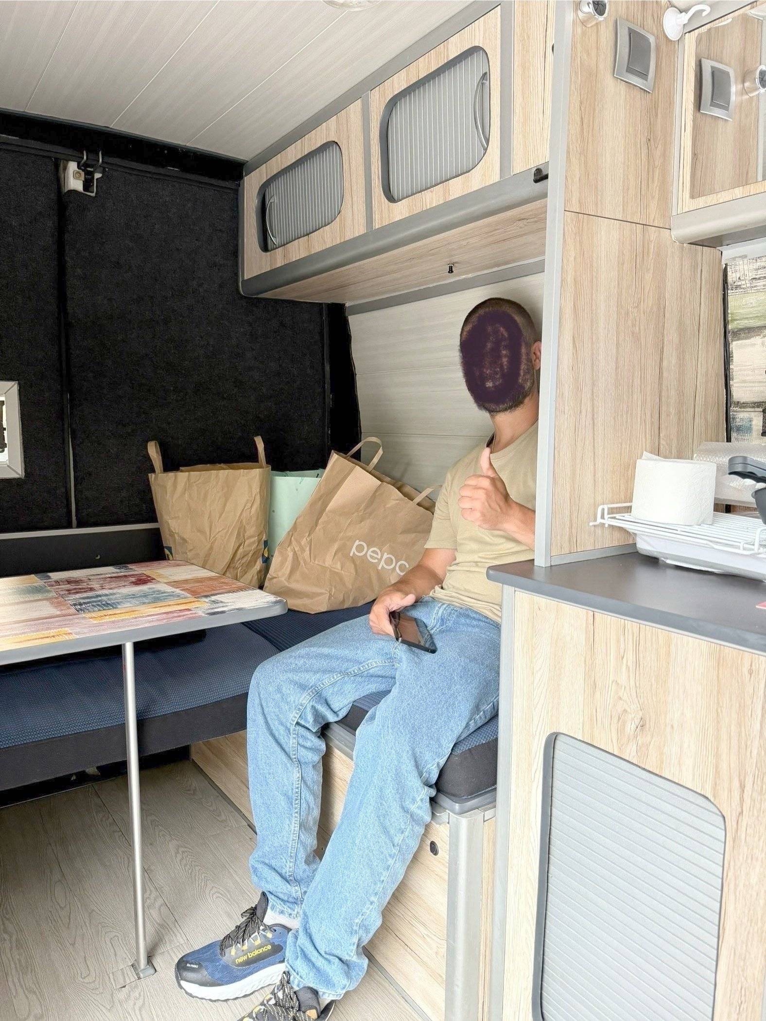 Comedor Ford Transit 2,0 l 115 ch - Yescapa