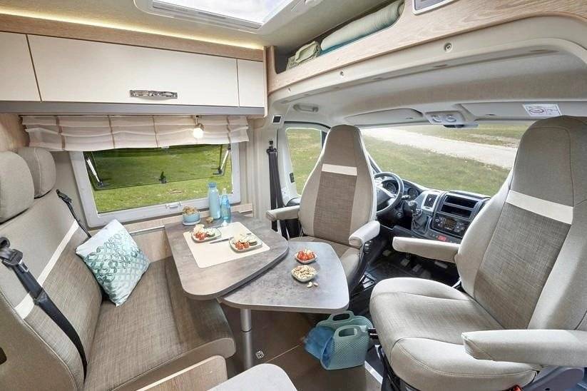 Dining Area Citroën Jumper 165 PS - Yescapa