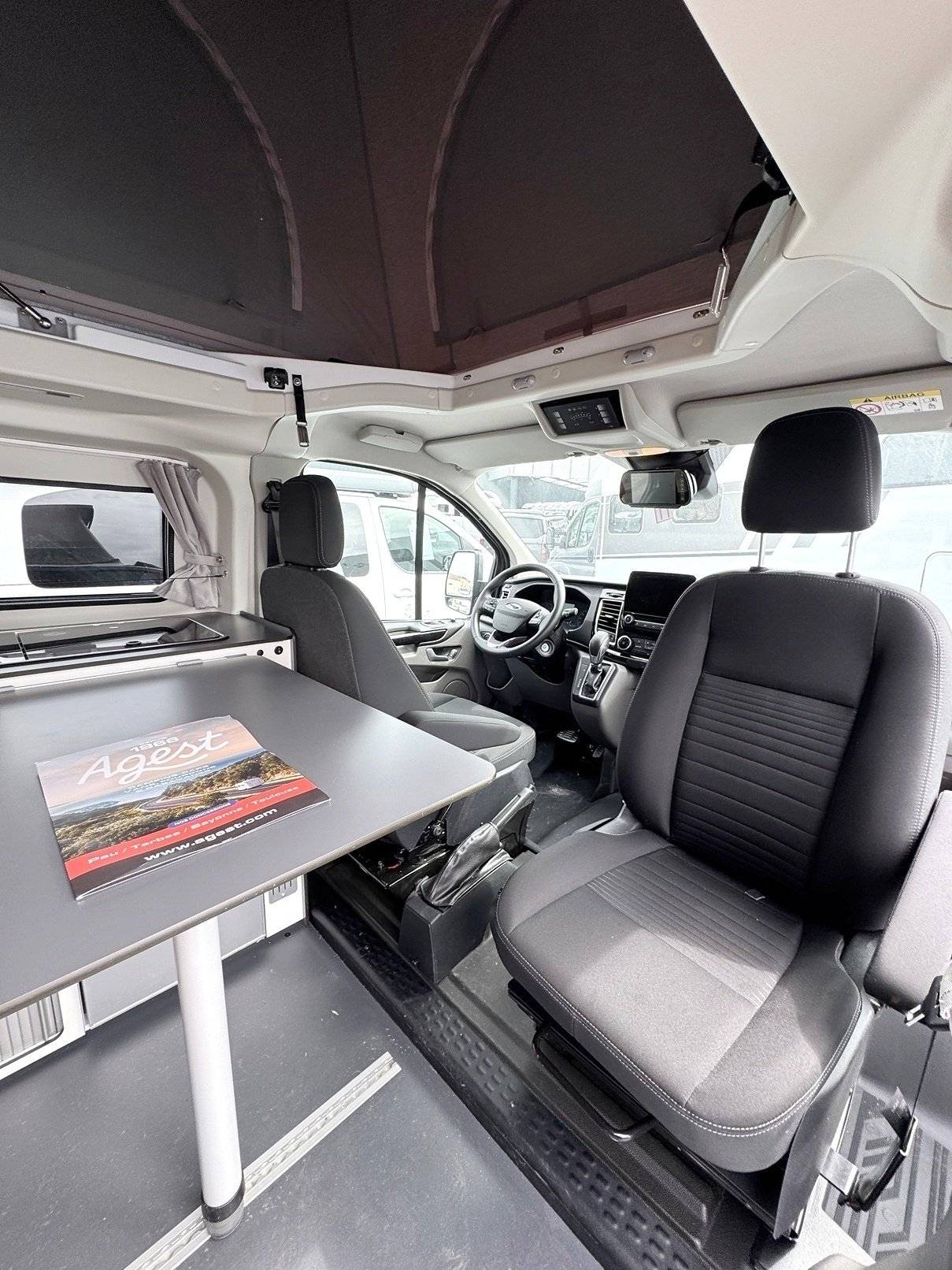 Coin repas Ford FORD TRANSIT CUSTOM 2L 130ch - Yescapa