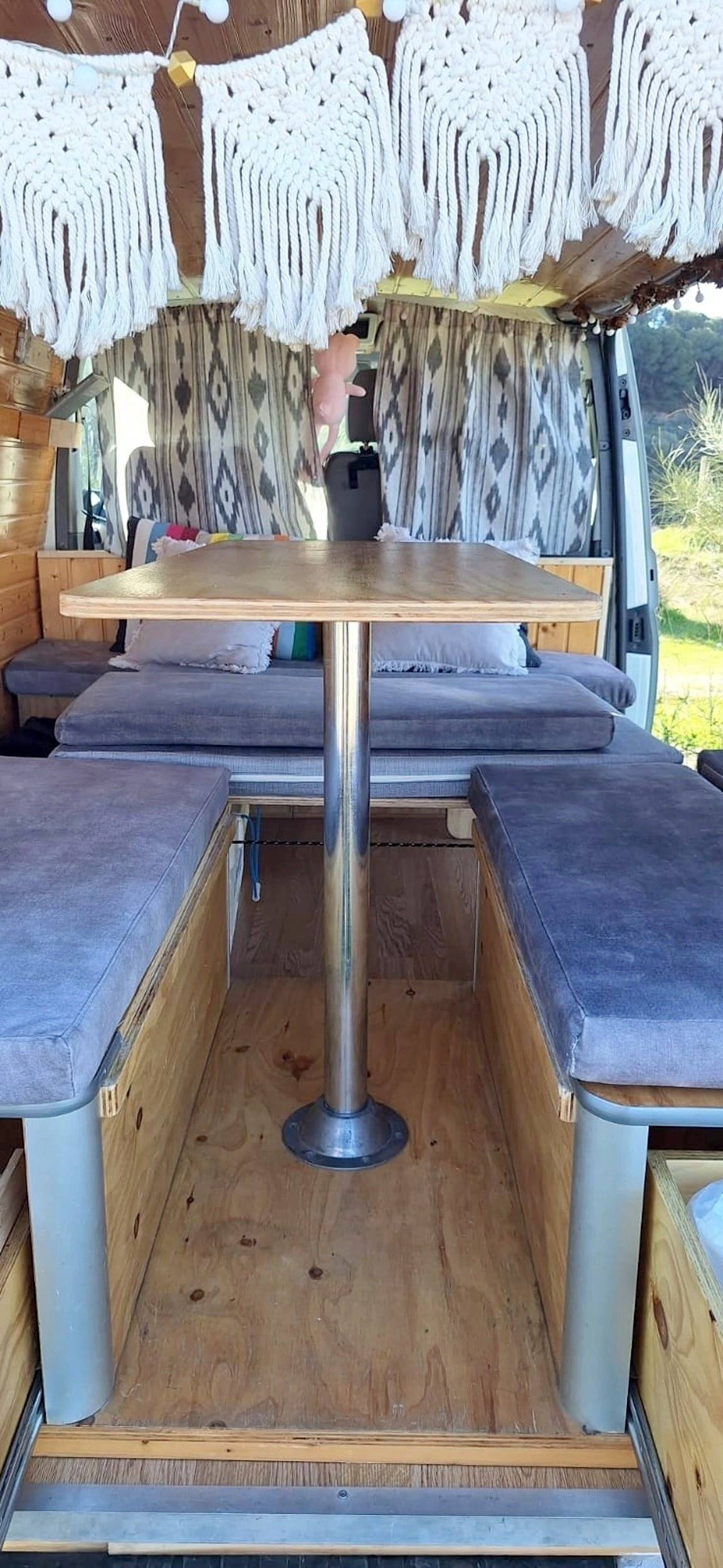Dinette Volkswagen T5 1,9 l 102 ch - Yescapa