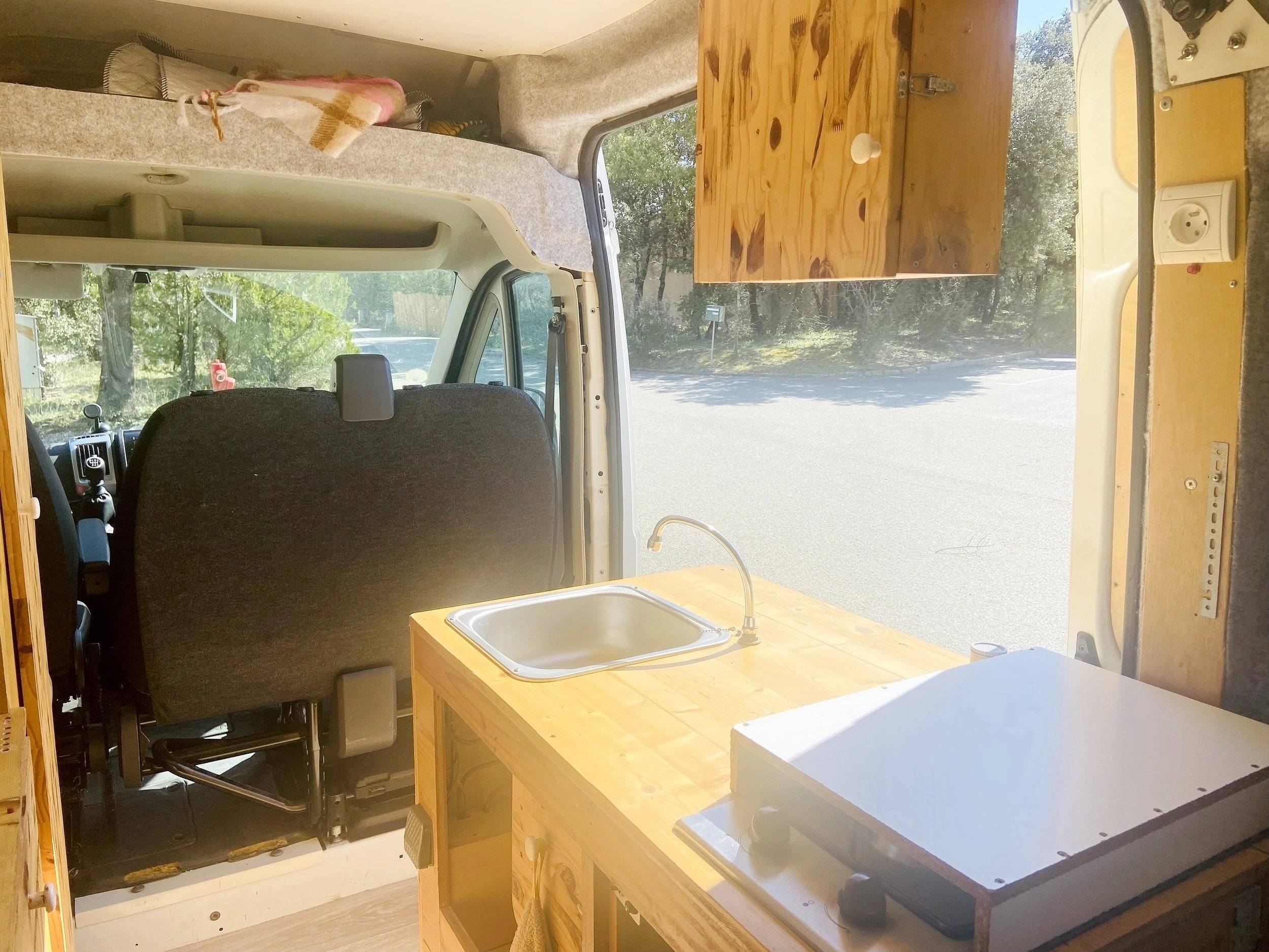 Kitchenette Fiat DUCATO 250 - Yescapa