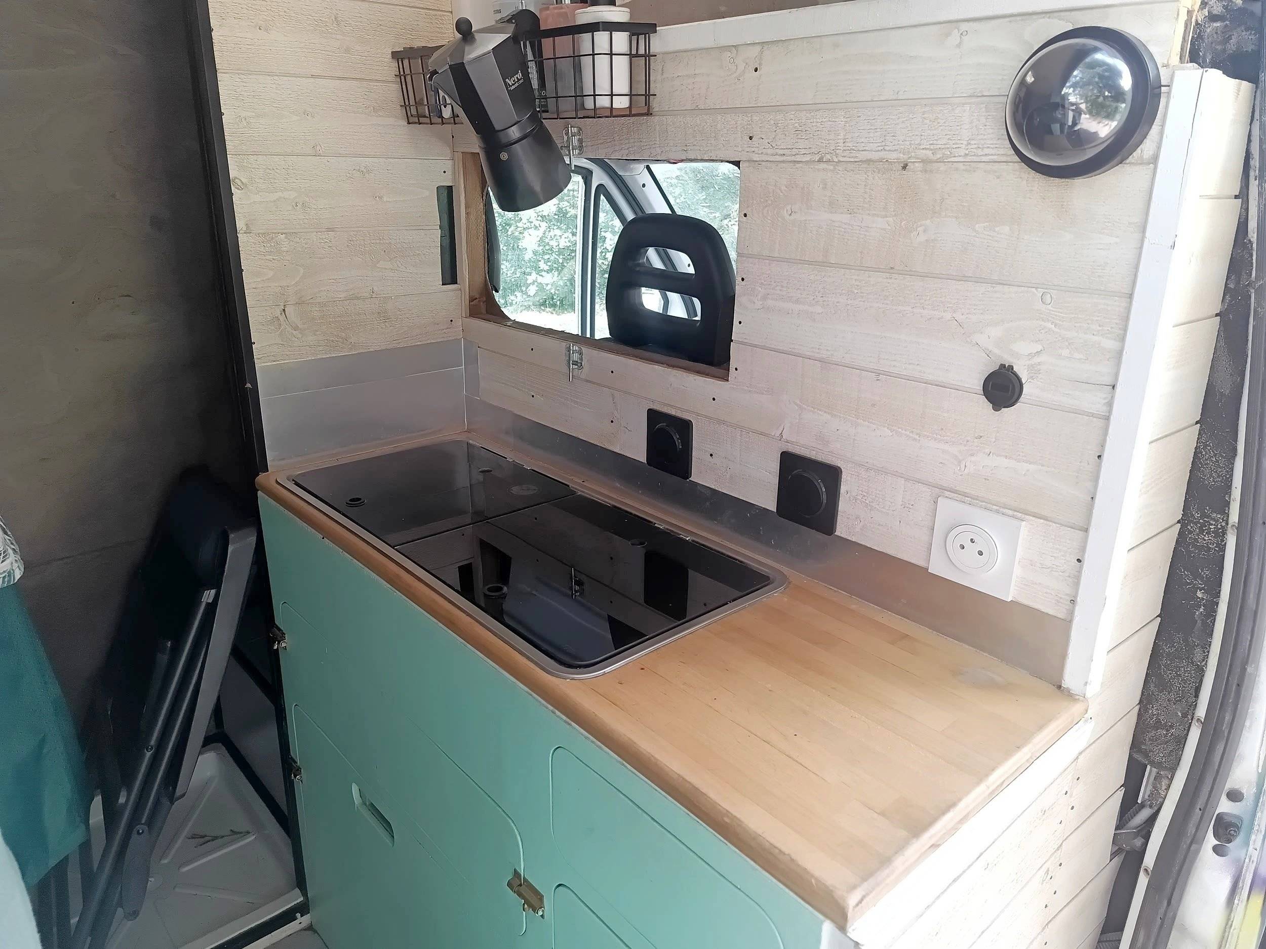 Área de jantar Peugeot Boxer 2,2 l hdi 130 ch - Yescapa