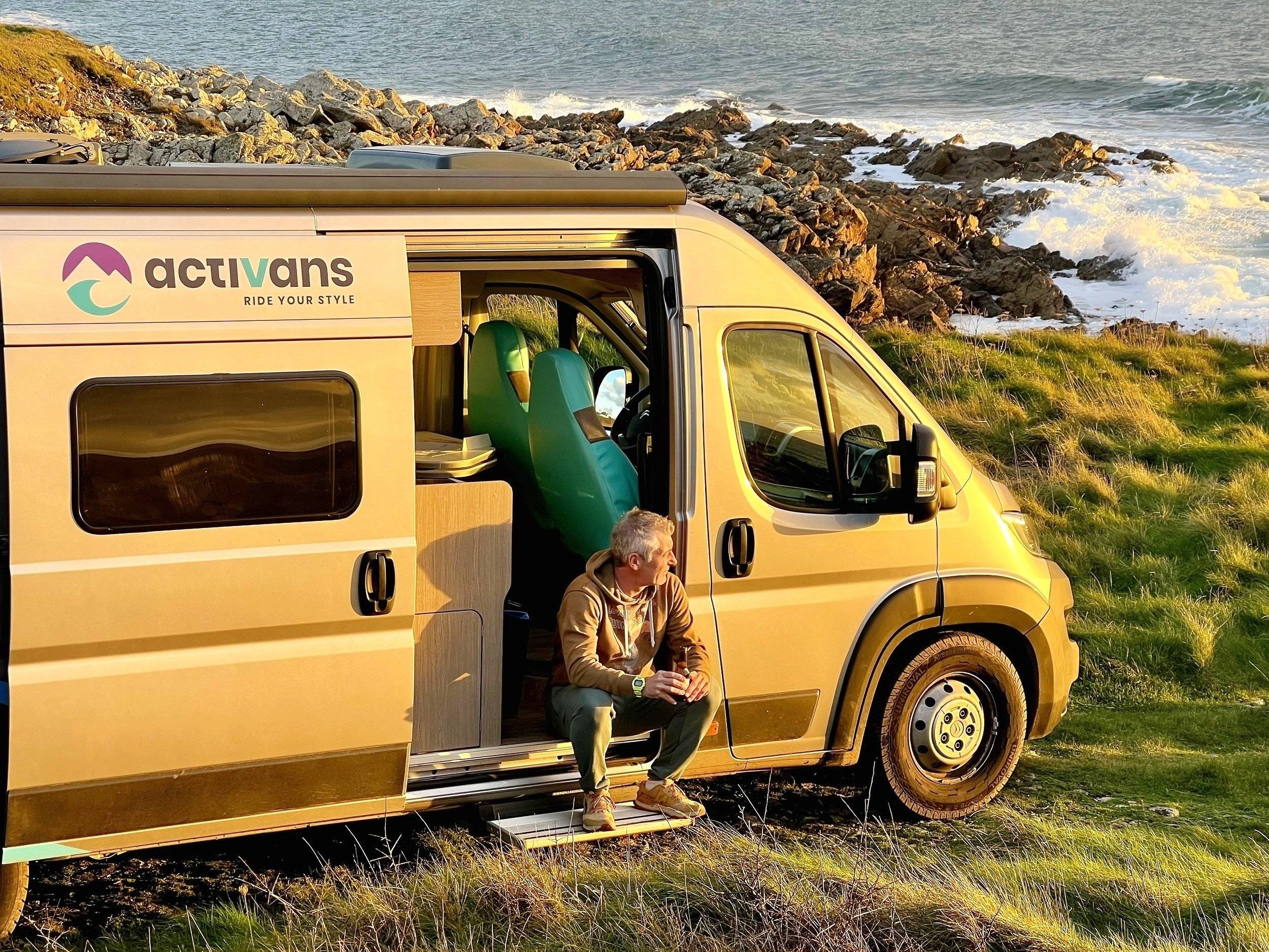 ACTIVANS SURF CAMPER 