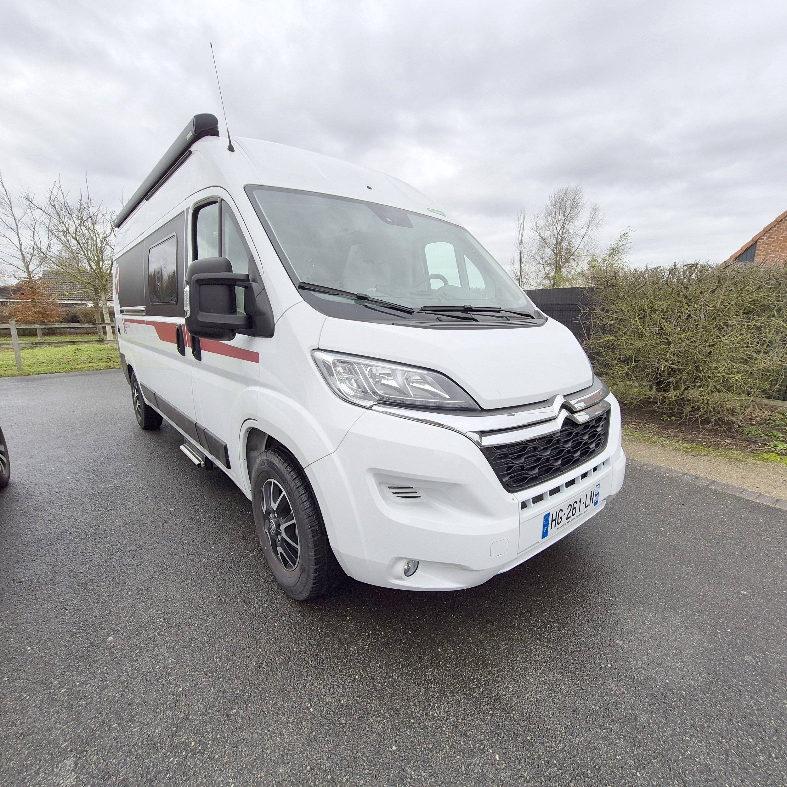 Front view from 3/4 Citroën - Yescapa