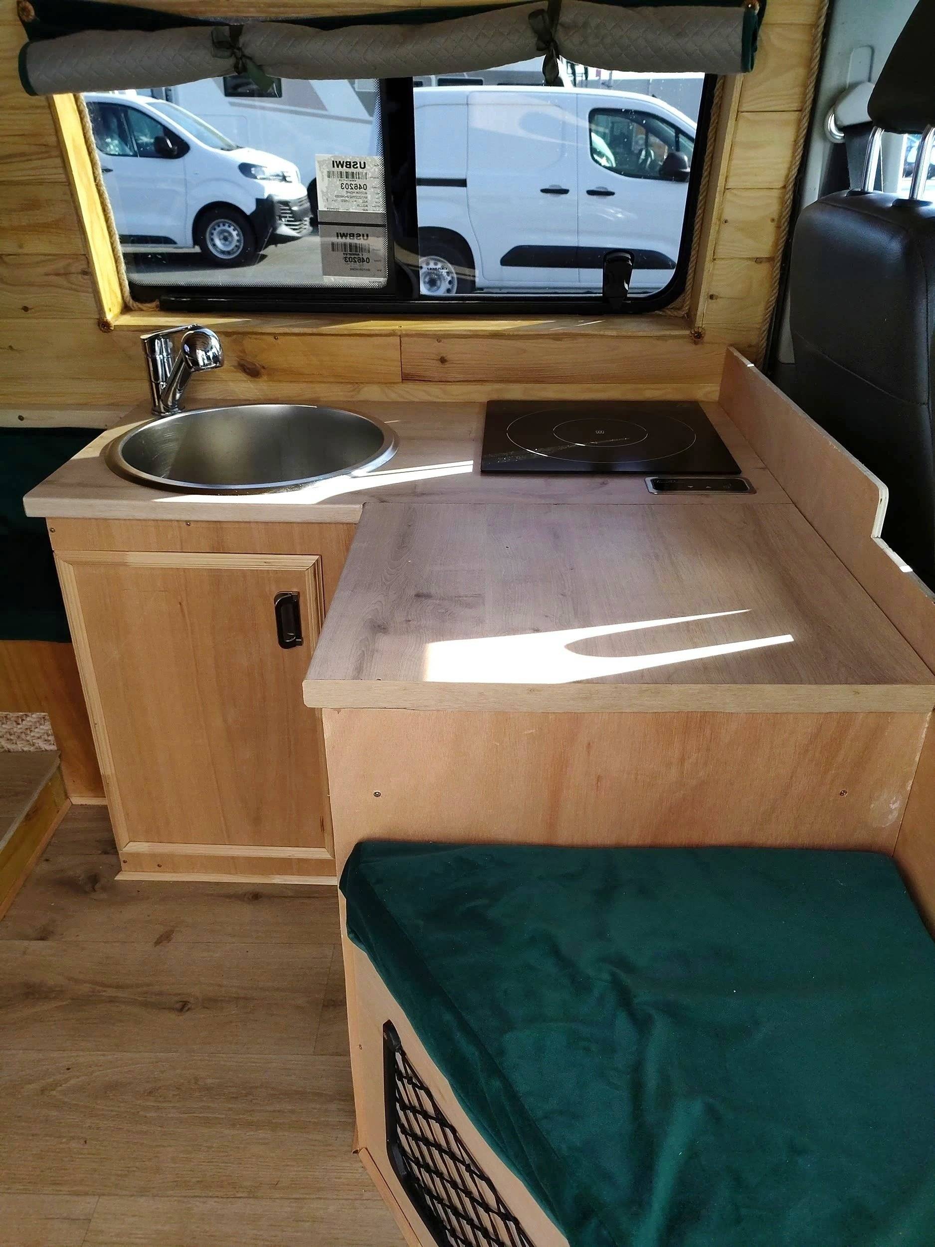 Kochnische Volkswagen T5 Long 2,5l TDI 130Cv - Yescapa