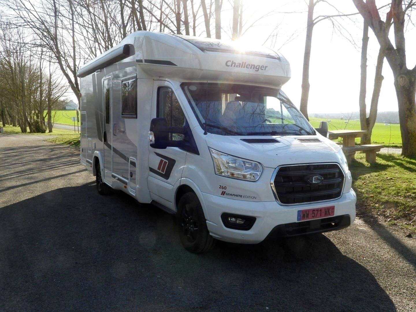 Vista del vehicle angle davanter Ford - Yescapa