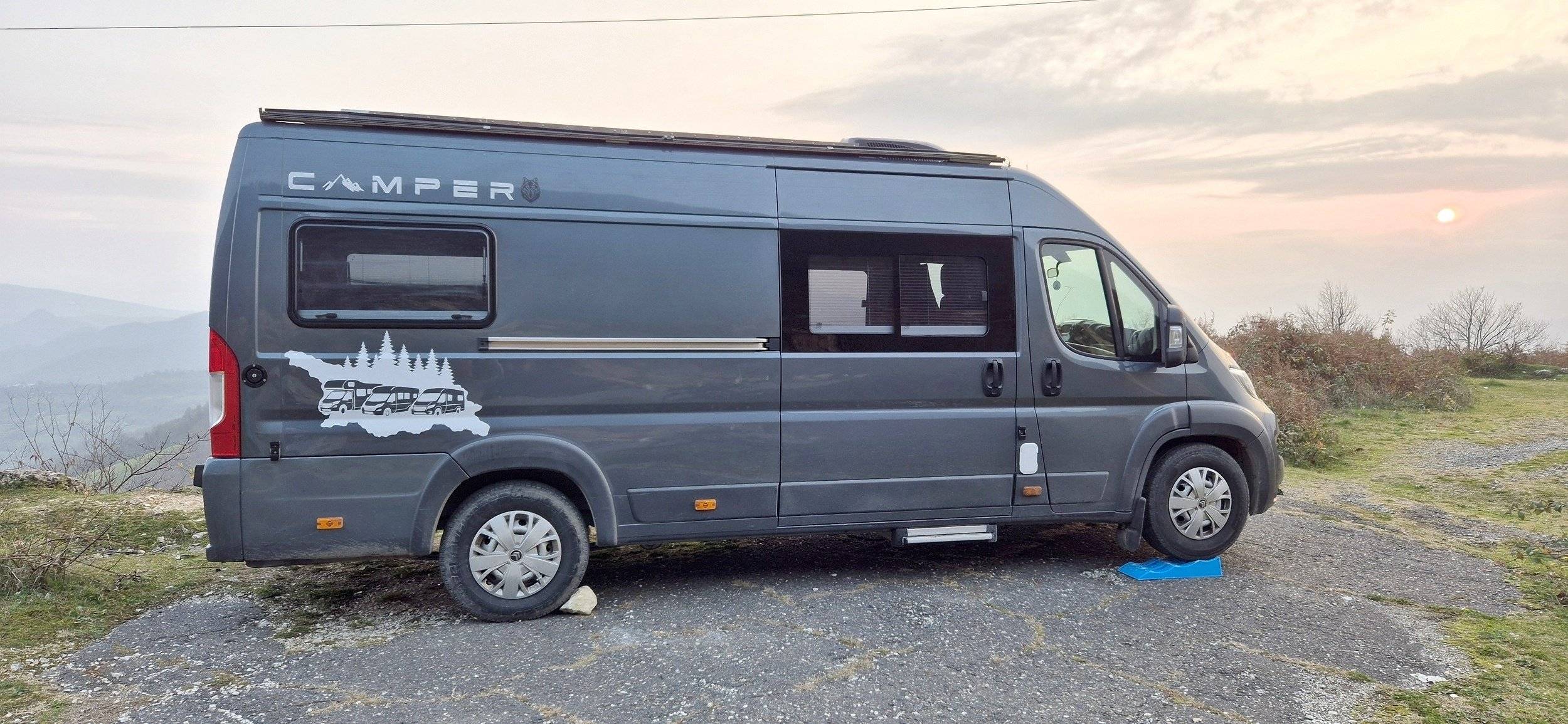 Vista del vehículo ángulo delantero Citroën Citroën jumper - Yescapa