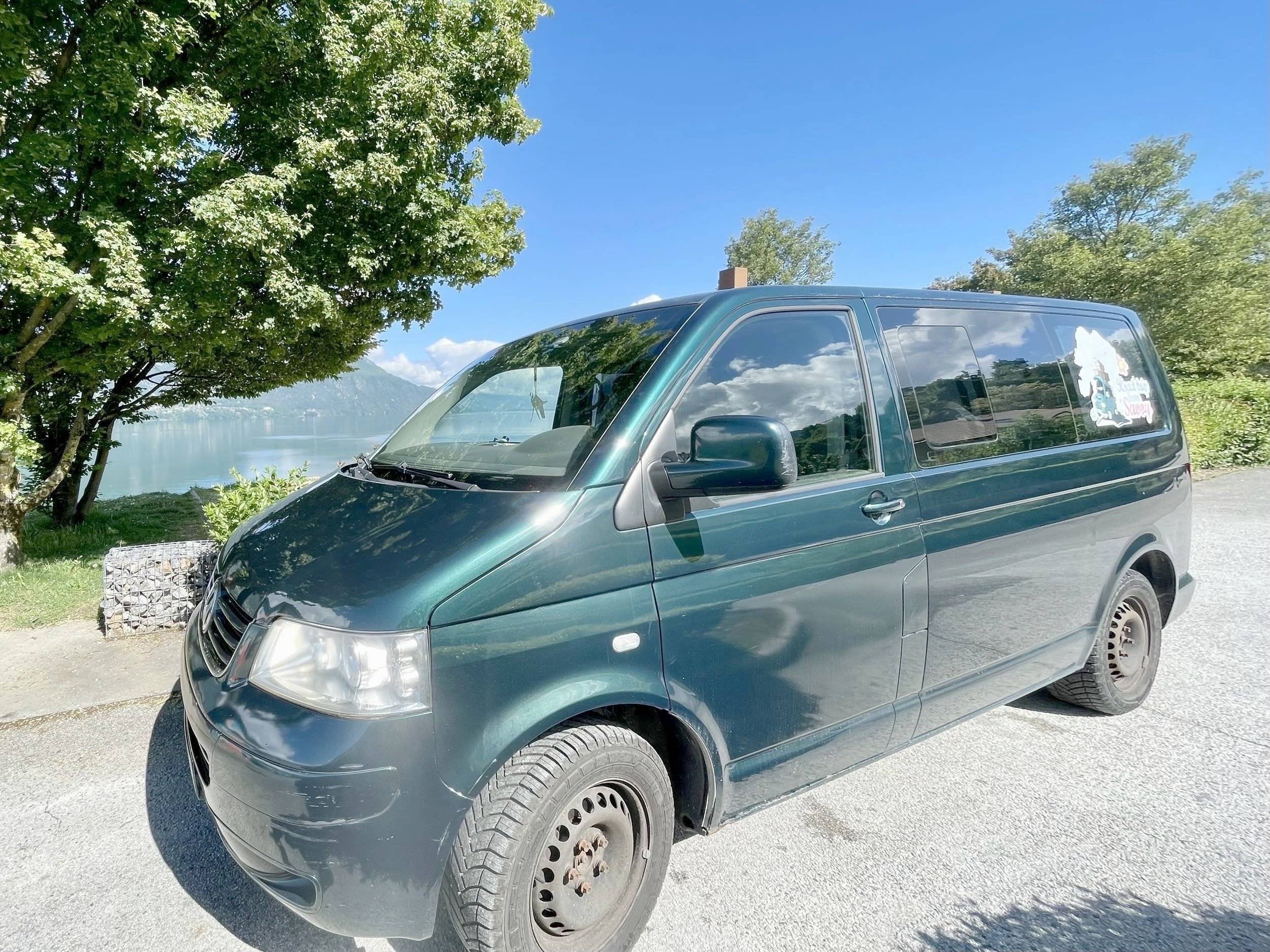 Front view from 3/4 Volkswagen T5 2,5l 174 ch - Yescapa