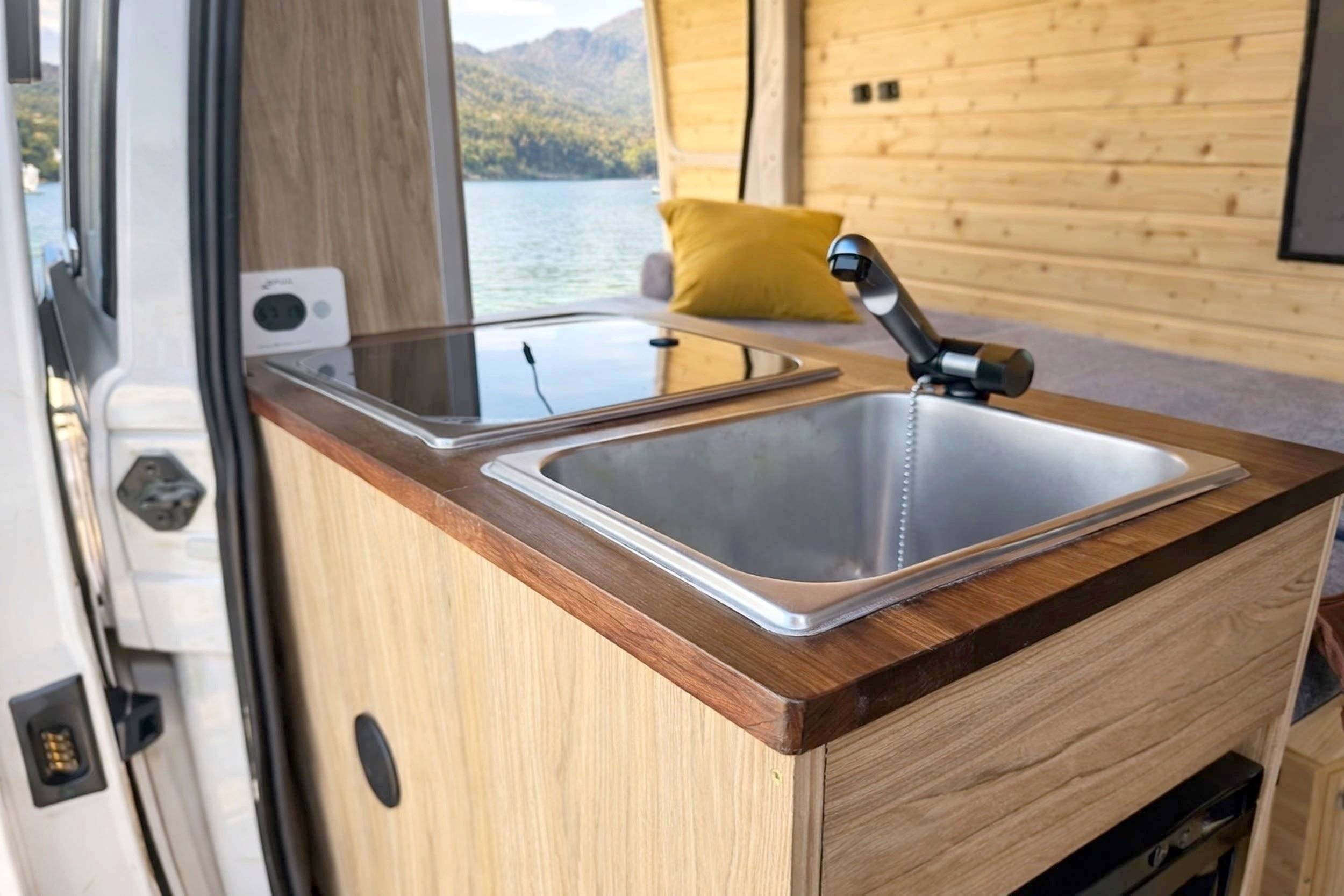 Dinette Volkswagen Transporter T5 - Yescapa