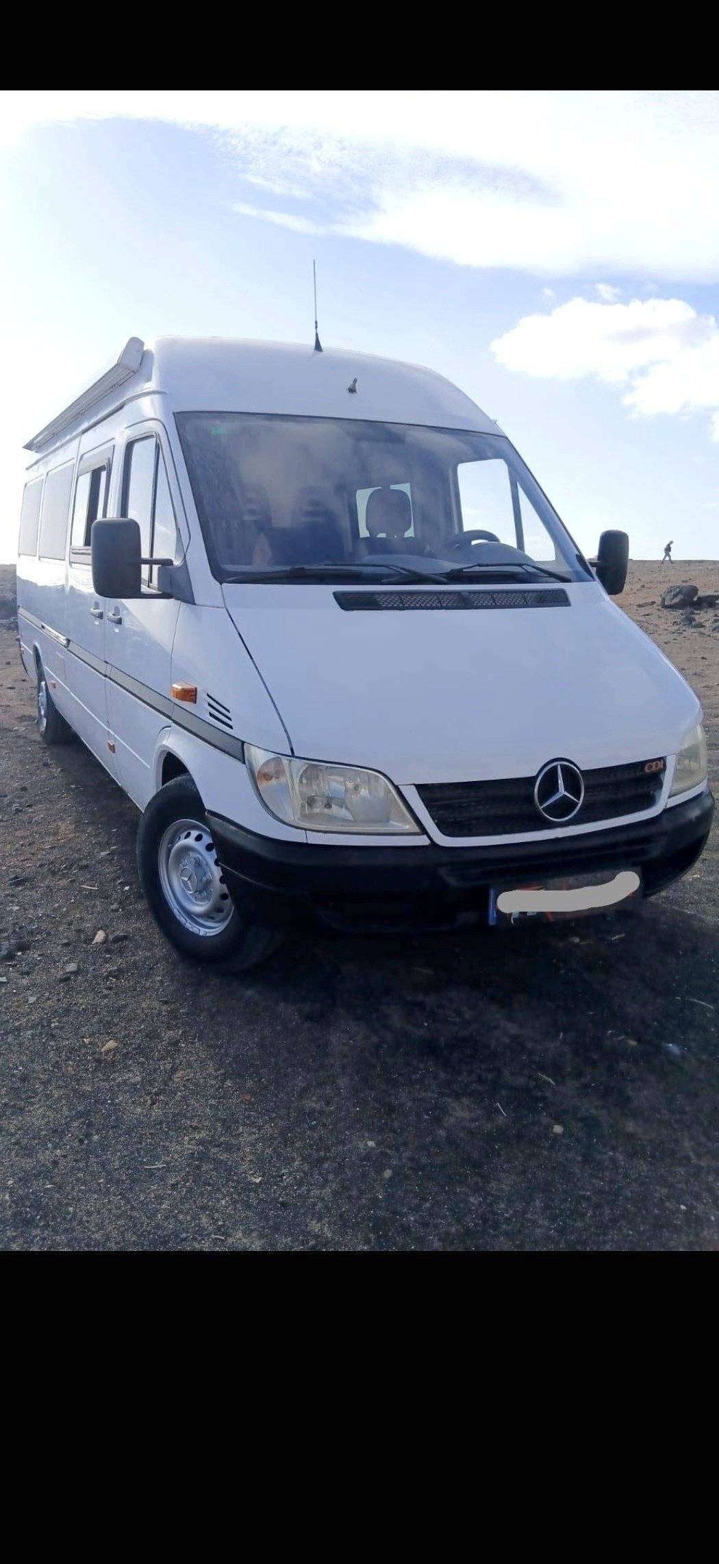 Vue avant de 3/4 Mercedes SPRINTER 316 CDI - Yescapa