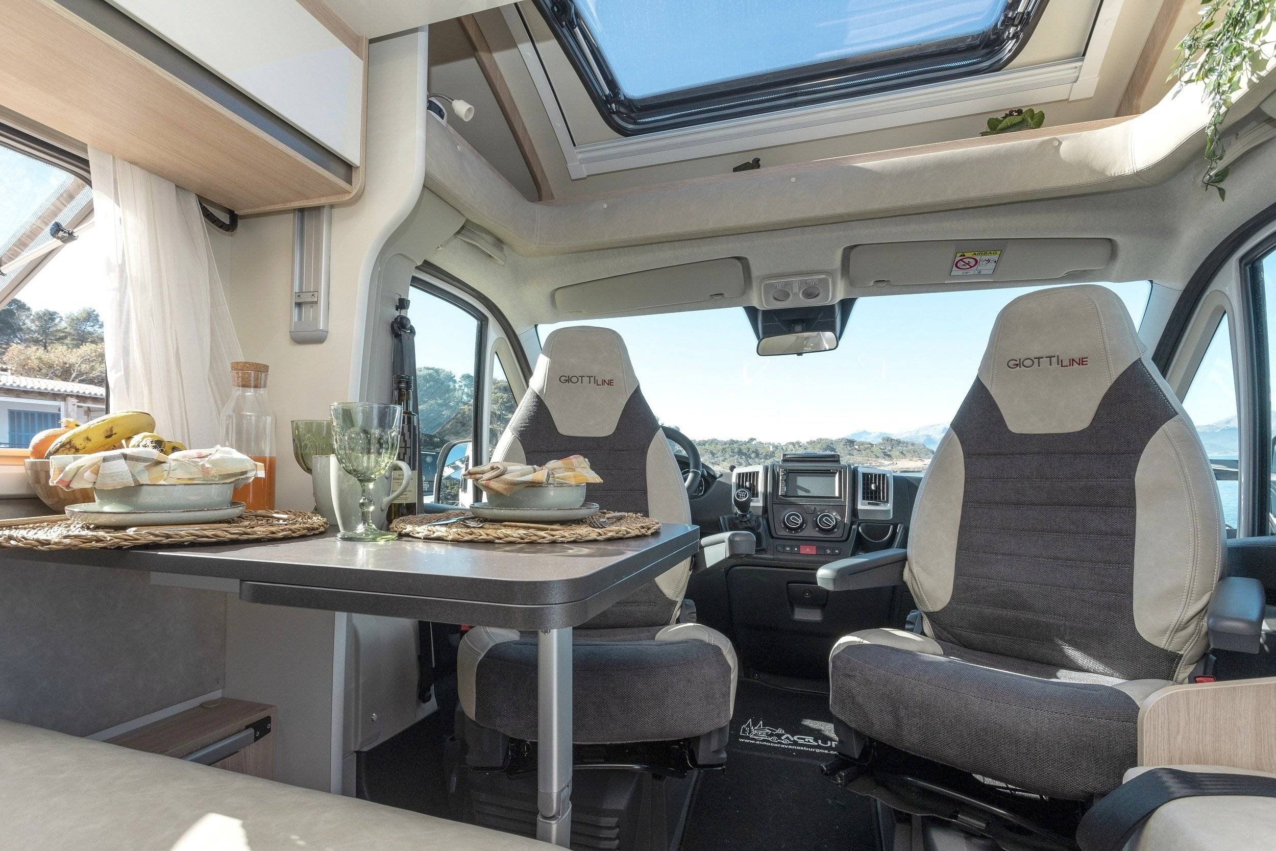 Dinette Citroën Jumper 1,6 l 95 ch - Yescapa