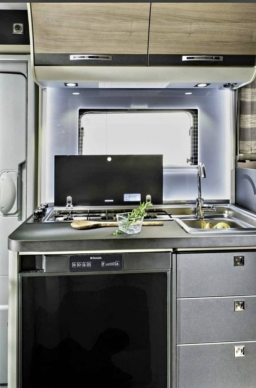 Adria Compact SLS mit Slide Out Ducato 2,3 l Multijet 120 ch.