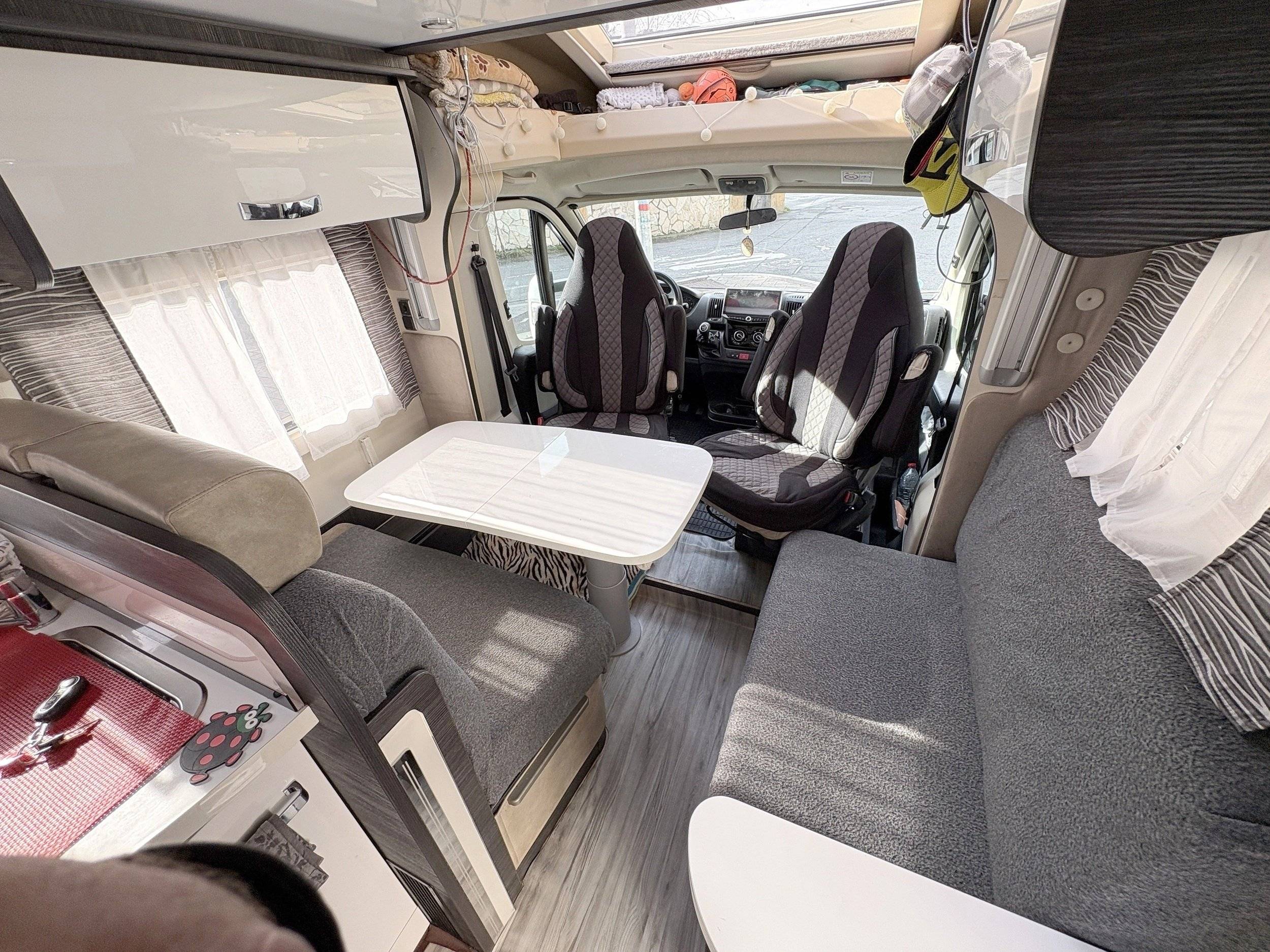 Dinette Fiat Ducato 2,3 l Al-Ko 160 ch. - Yescapa