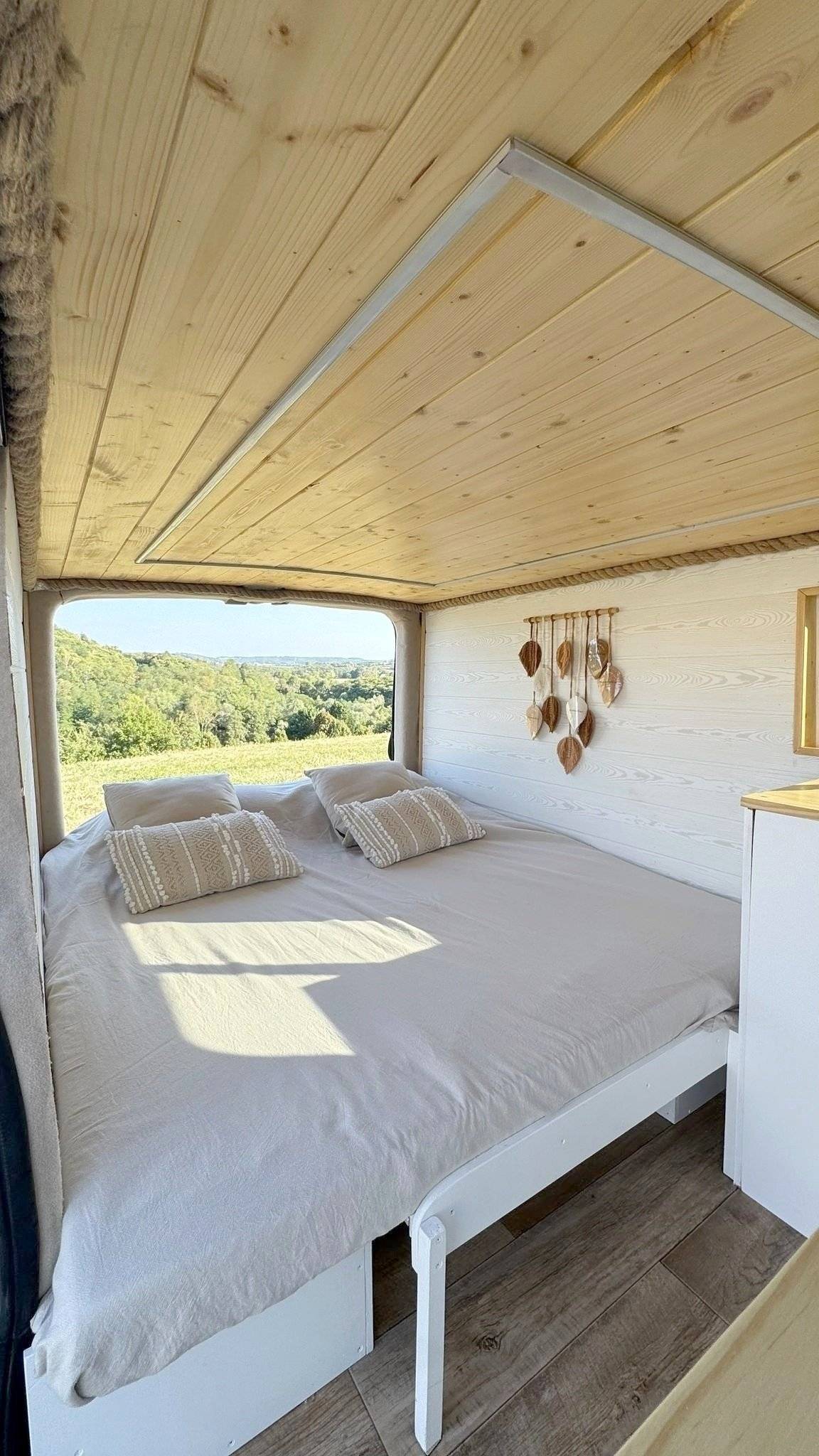 Vue avant de 3/4 Renault Trafic 3 - Yescapa