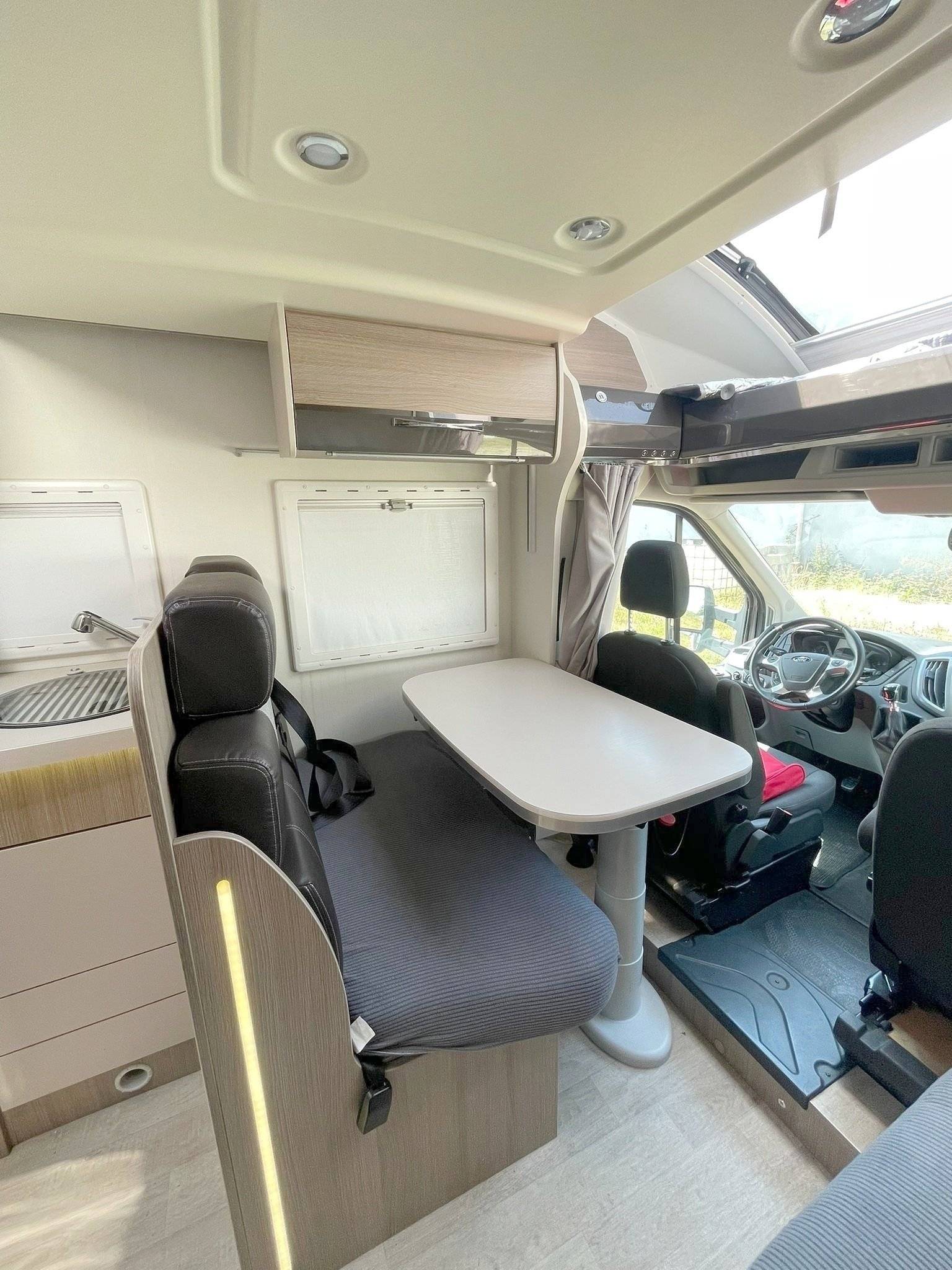 Comedor Ford chausson718XLB - Yescapa