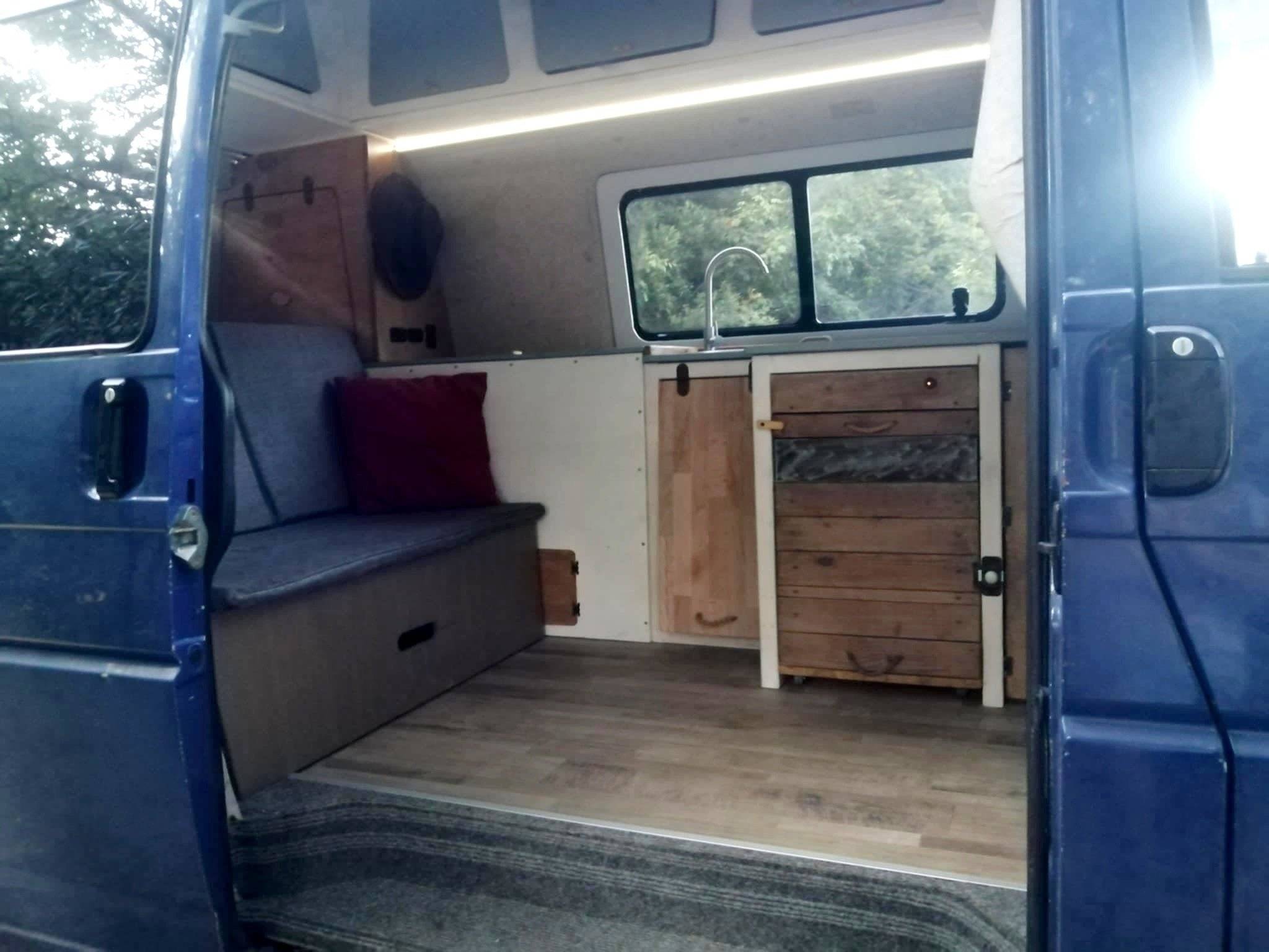 Volkswagen Transporter T4 2.4D