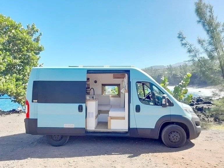 Vue avant de 3/4 Citroën Jumper 2,0 l 110 ch - Yescapa