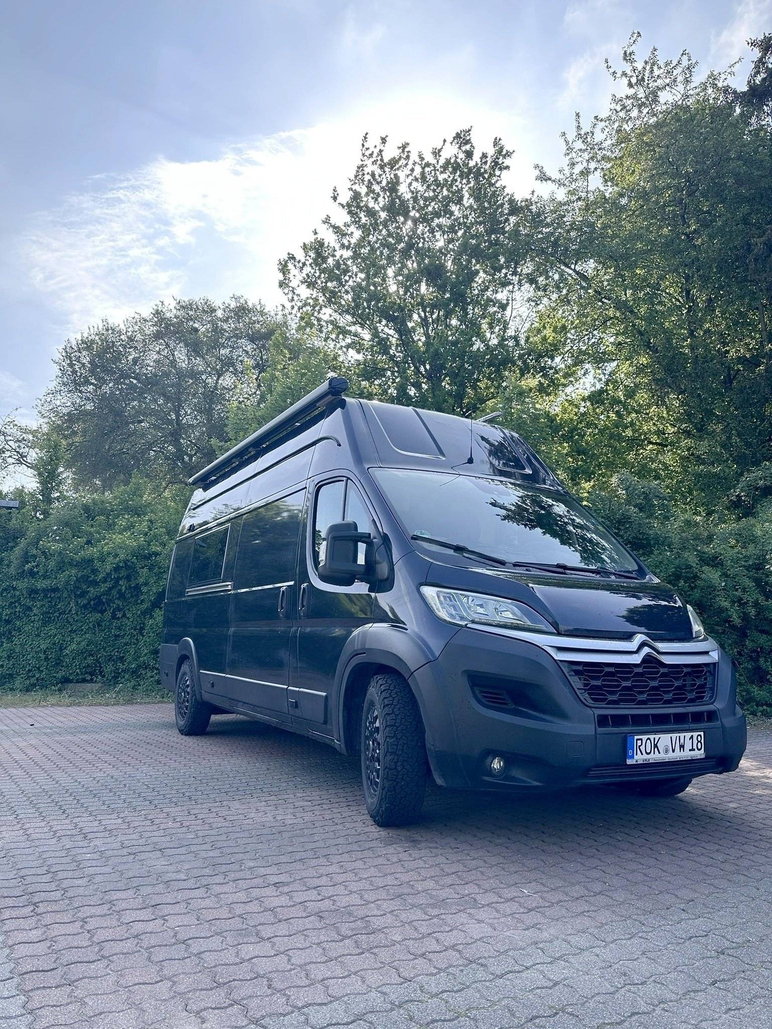 Vue avant de 3/4 Citroën Jumper 2,0 l 163 ch - Yescapa