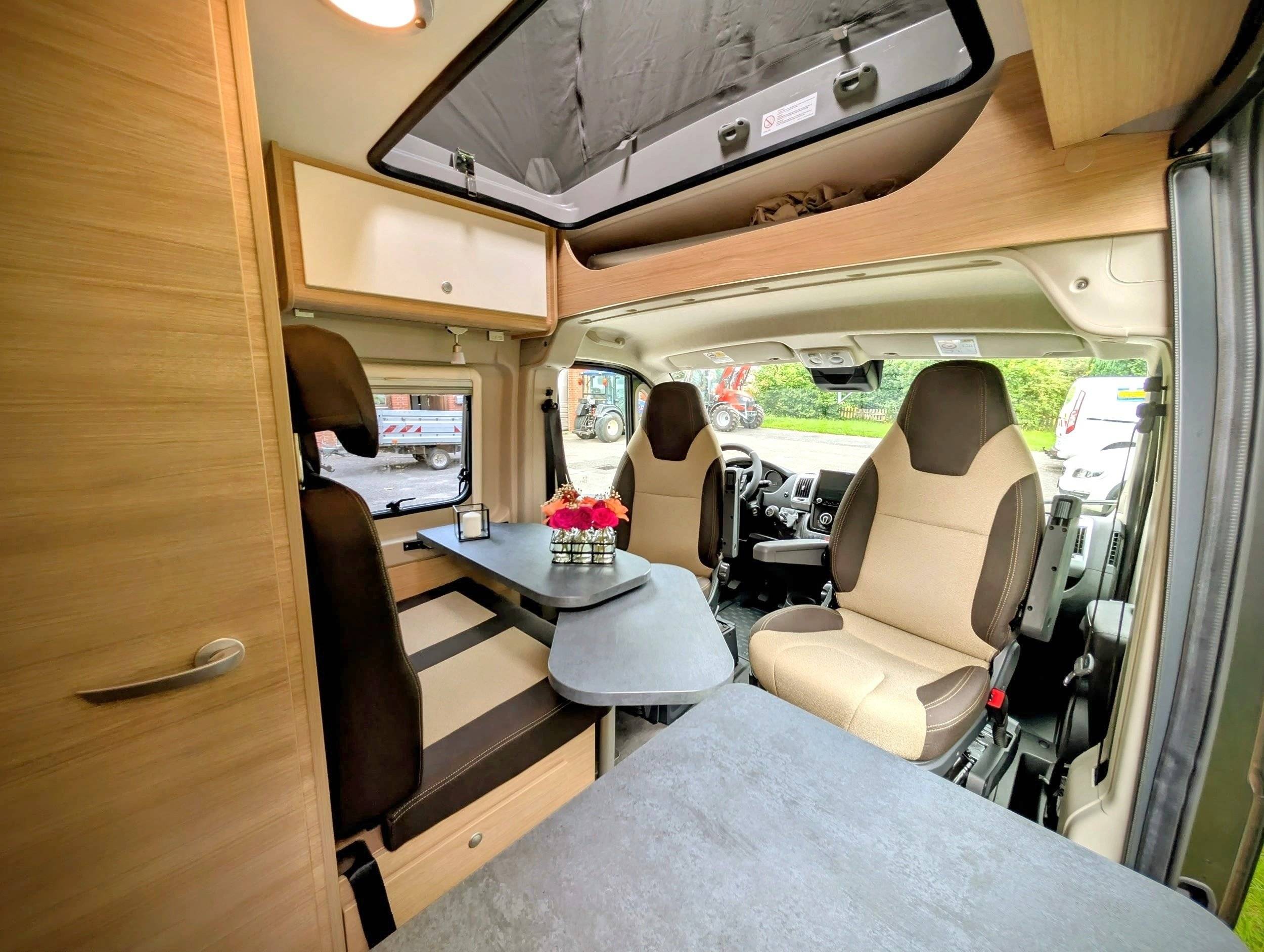Coin repas Citroën Jumper 2,0 l 163 ch - Yescapa
