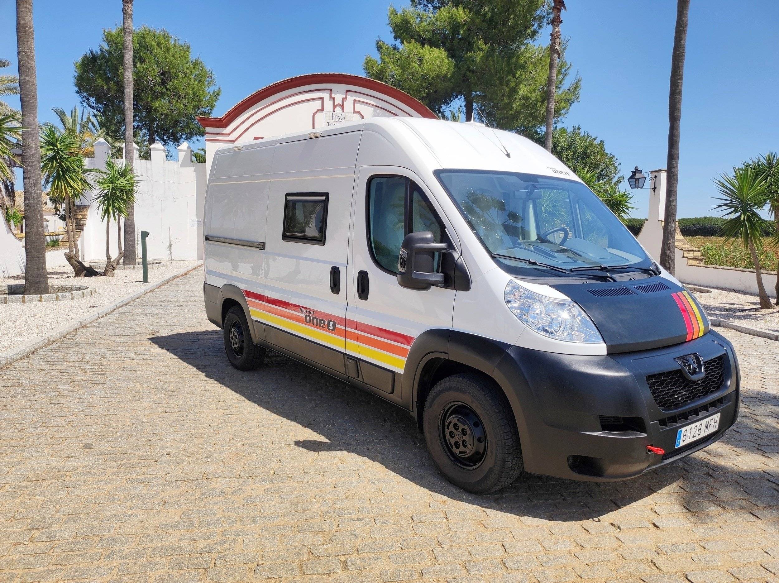 Voorkant 3/4 Peugeot - Yescapa