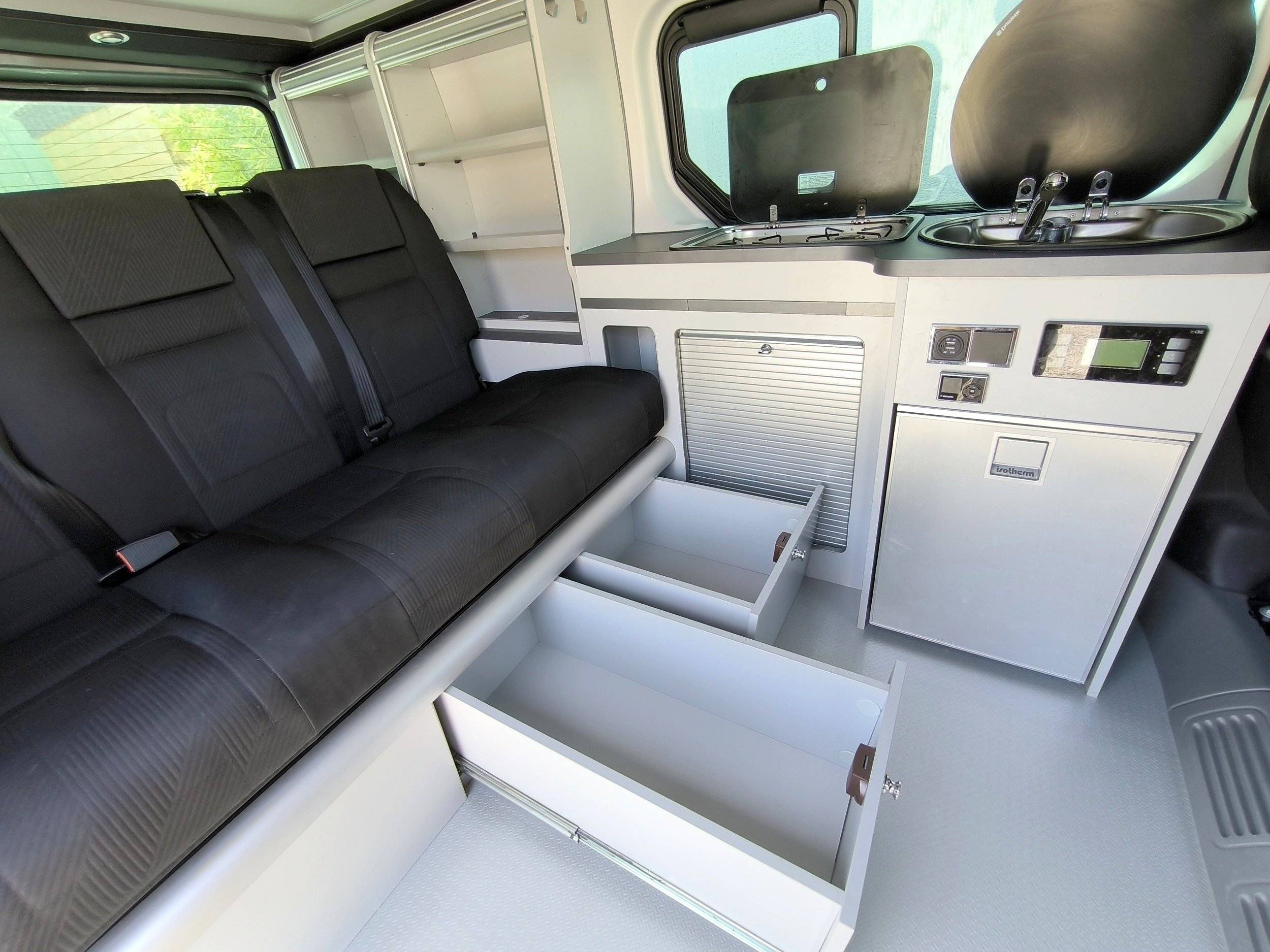 Dinette Renault RENAULT TRAFIC III Grand Confort - Yescapa
