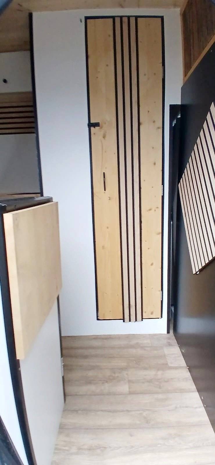 Dining Area Ford Transit 2,0 l 115 ch - Yescapa