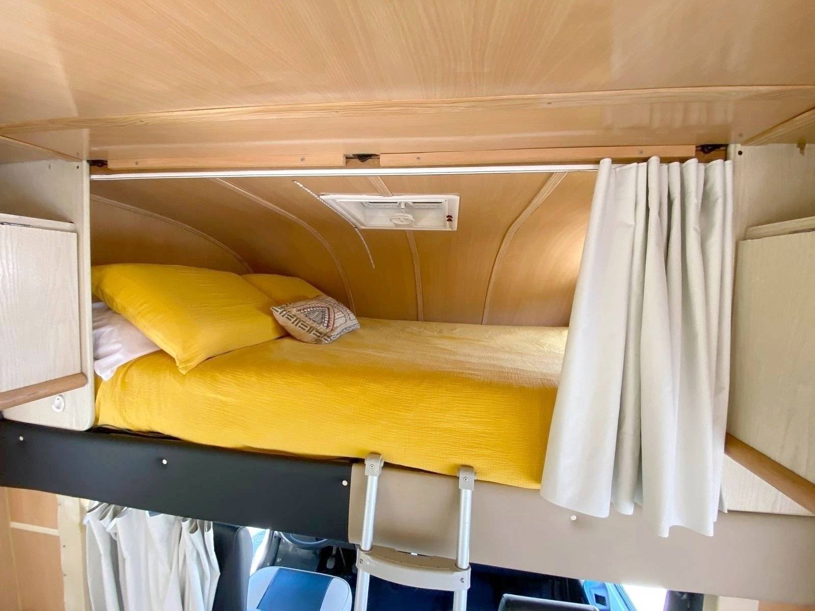 Berth Fiat Ducato 2.5TDI 120Ch - Yescapa
