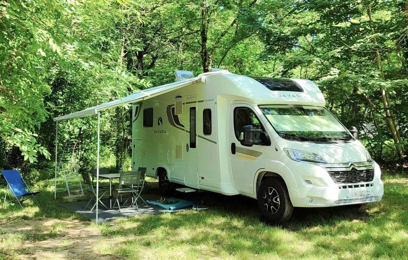 Vista frontale a ¾ Citroën Jumper 2,2 l 140 ch - Yescapa