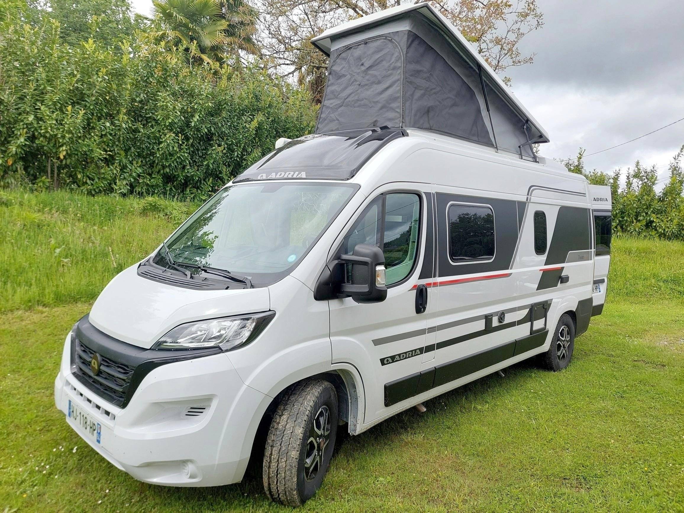 Front view from 3/4 Fiat Ducato 2,3 l 148 ch - Yescapa