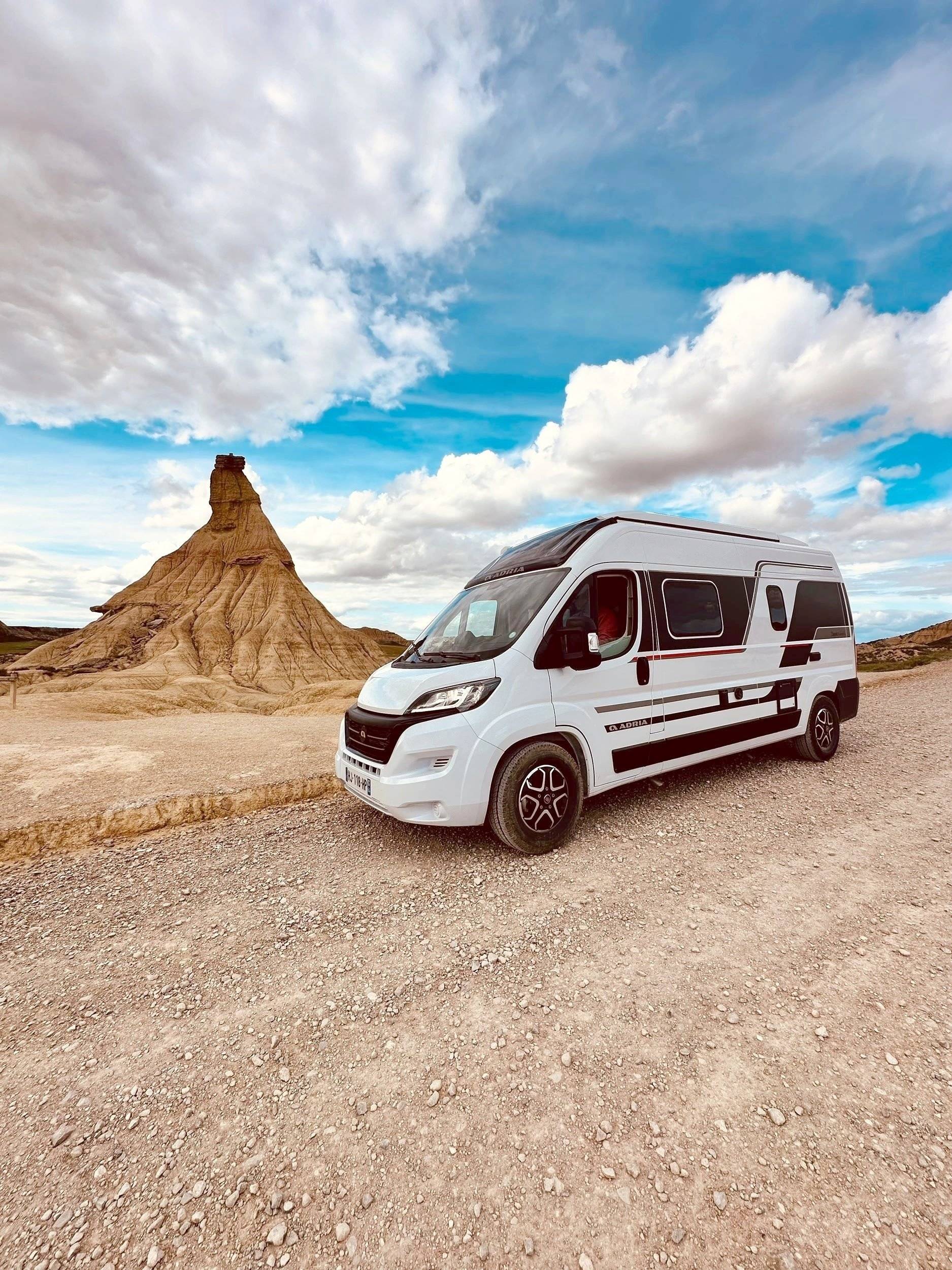 Vue avant de 3/4 Fiat Ducato 2,3 l 148 ch - Yescapa