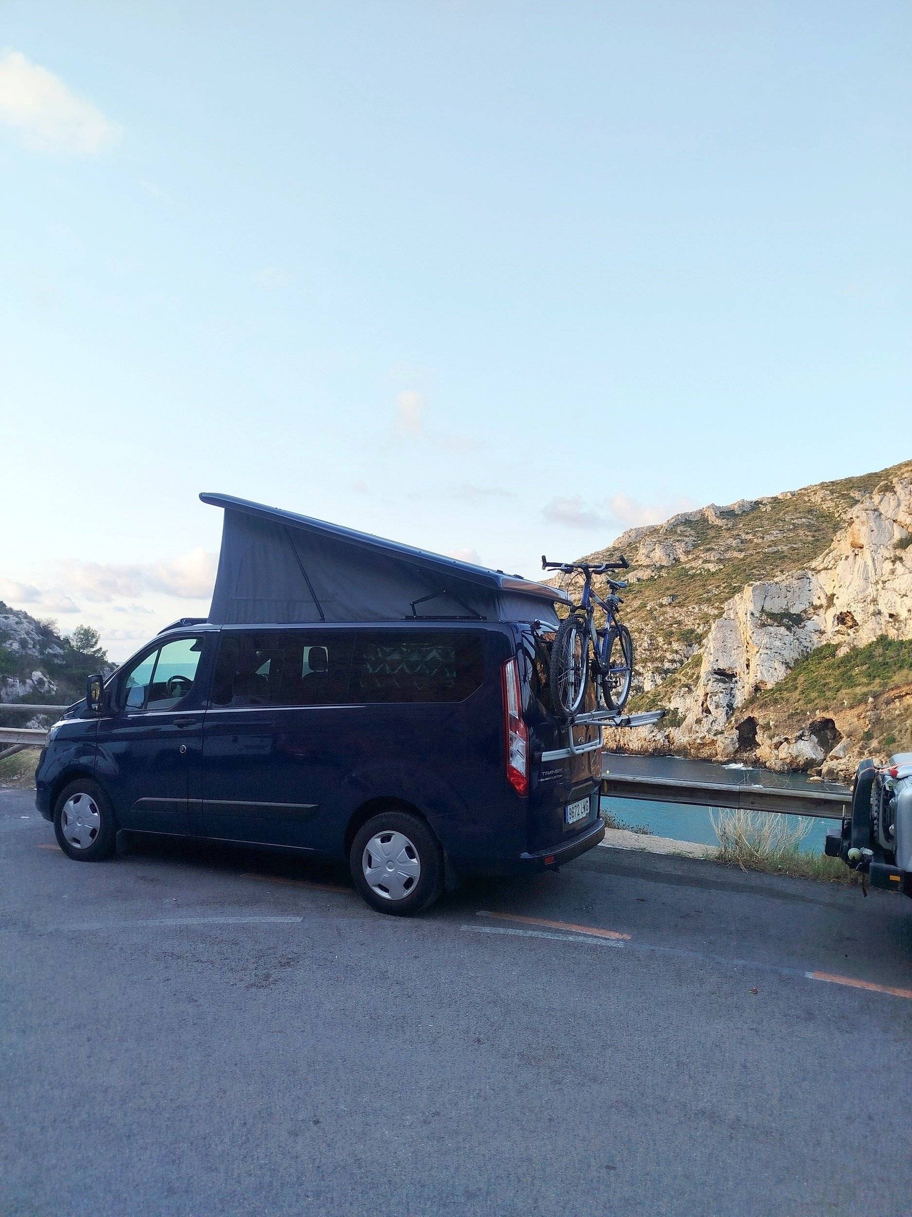 Front view from 3/4 Ford - Yescapa